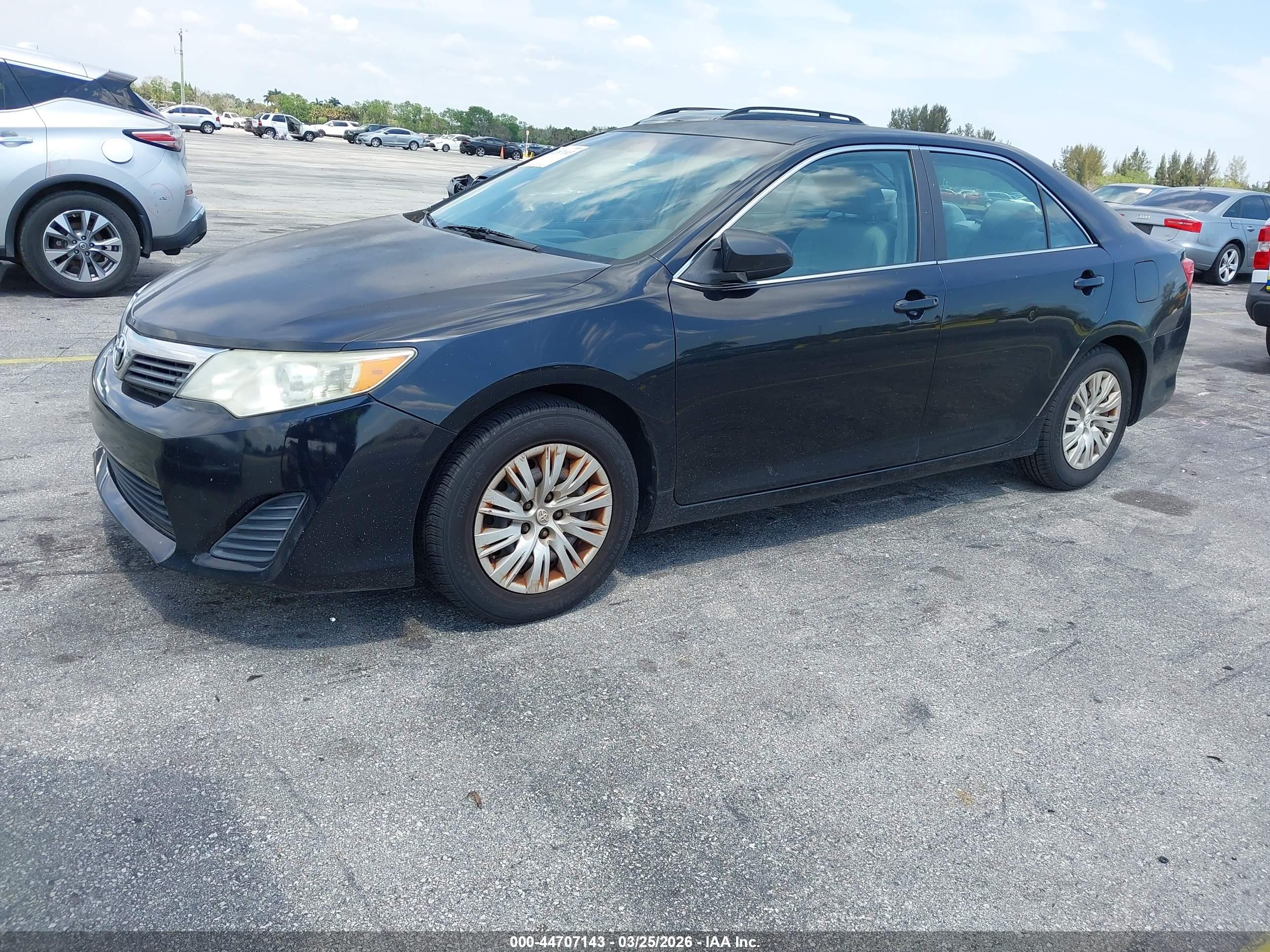 TOYOTA CAMRY image 2