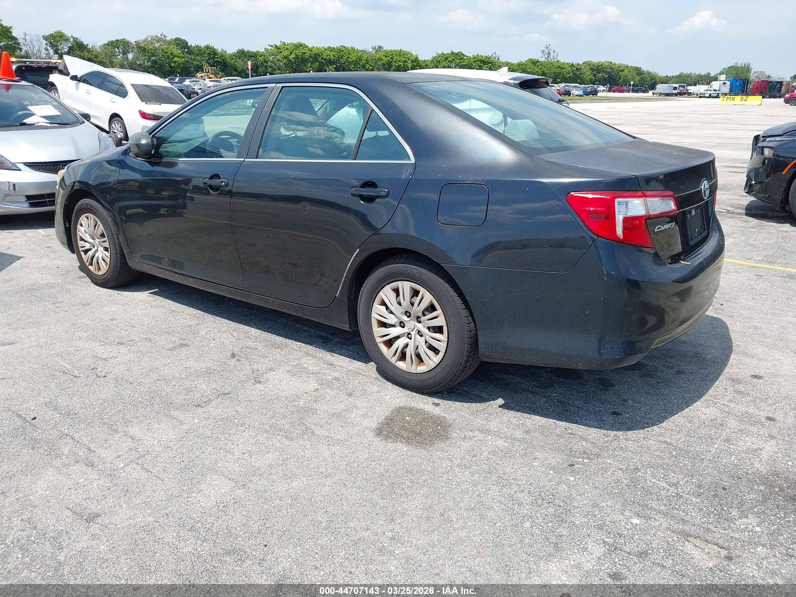 TOYOTA CAMRY image 3