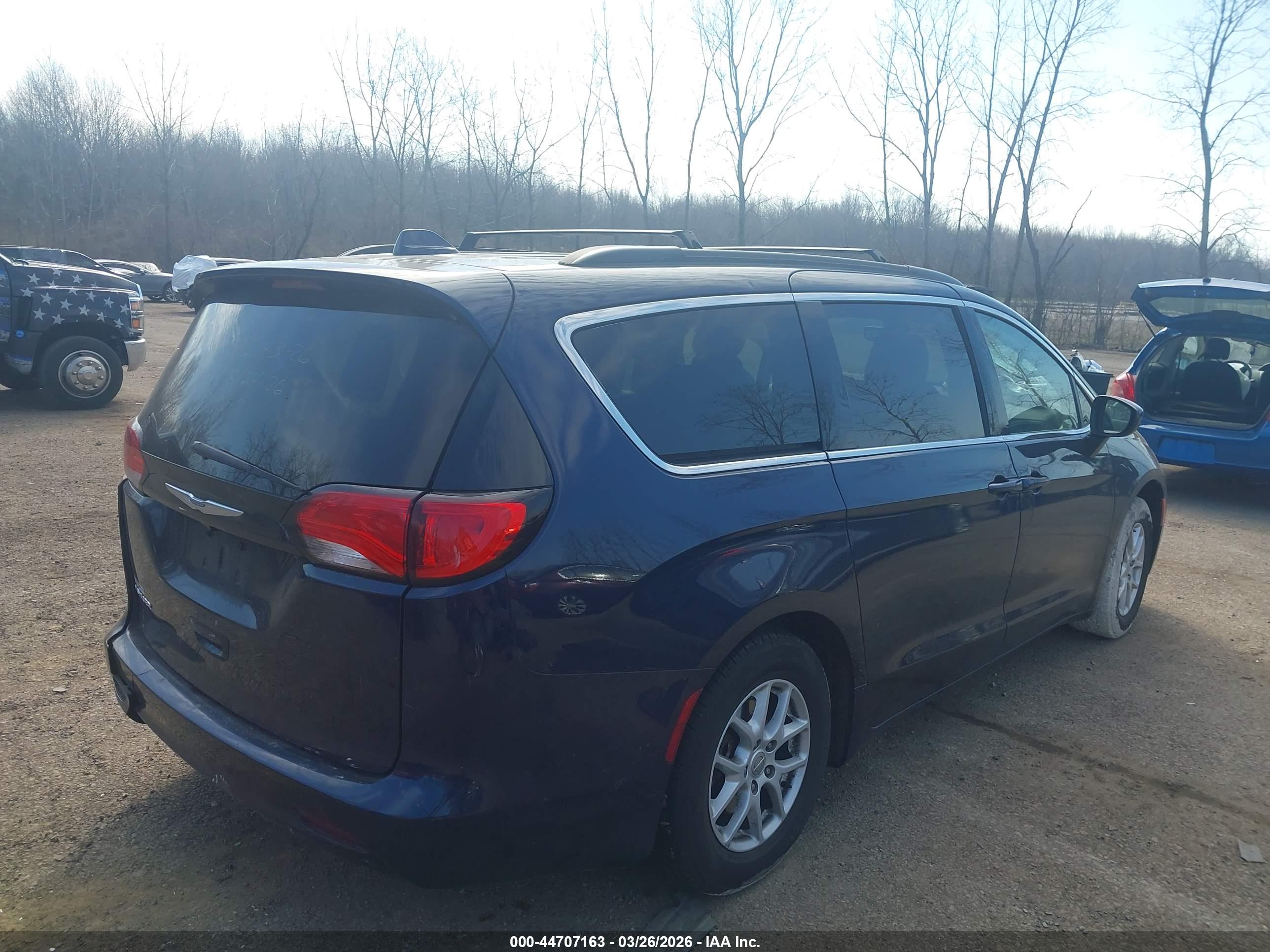 CHRYSLER VOYAGER image 4