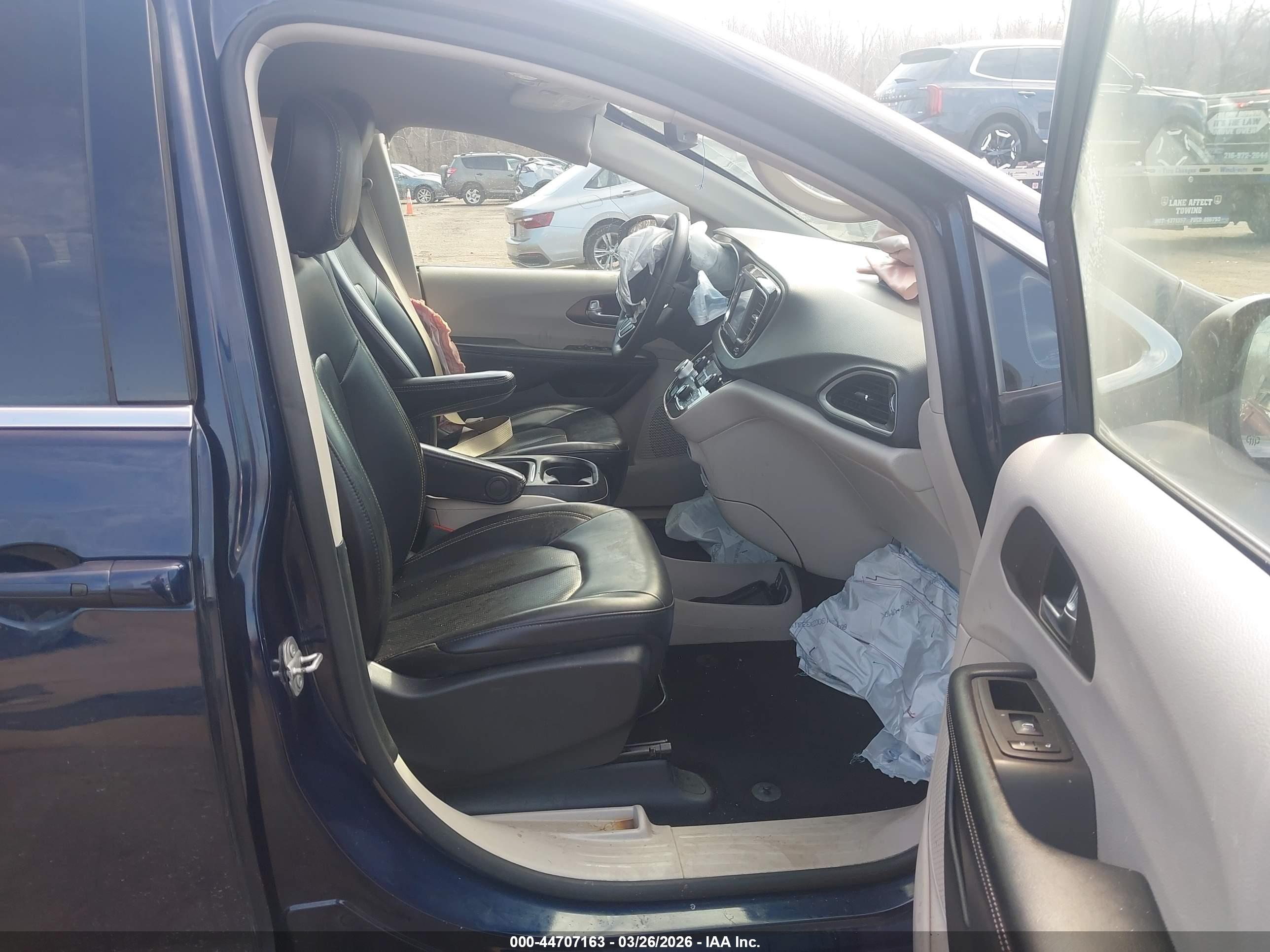 CHRYSLER VOYAGER image 5