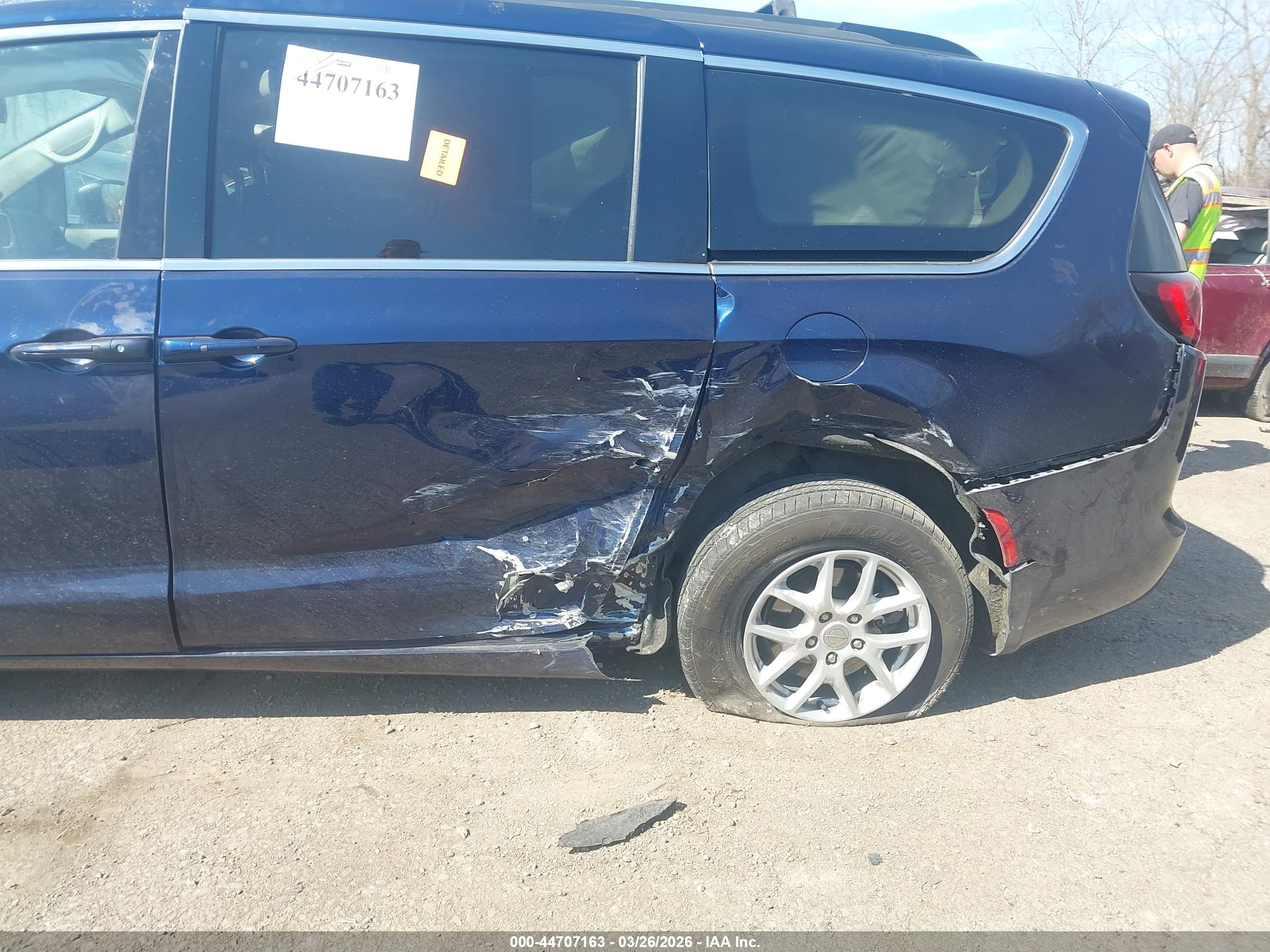 CHRYSLER VOYAGER image 6