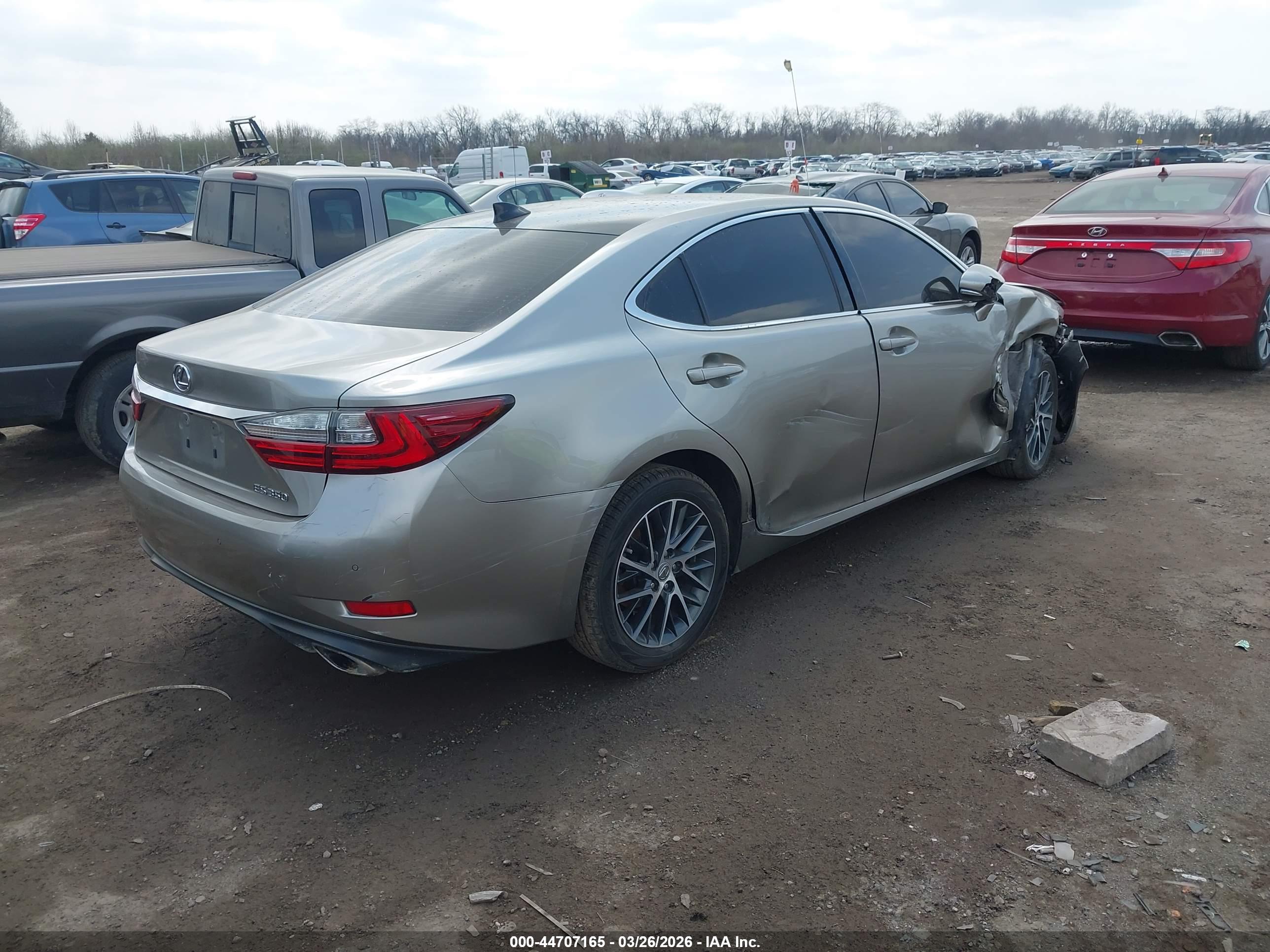 LEXUS ES image 4
