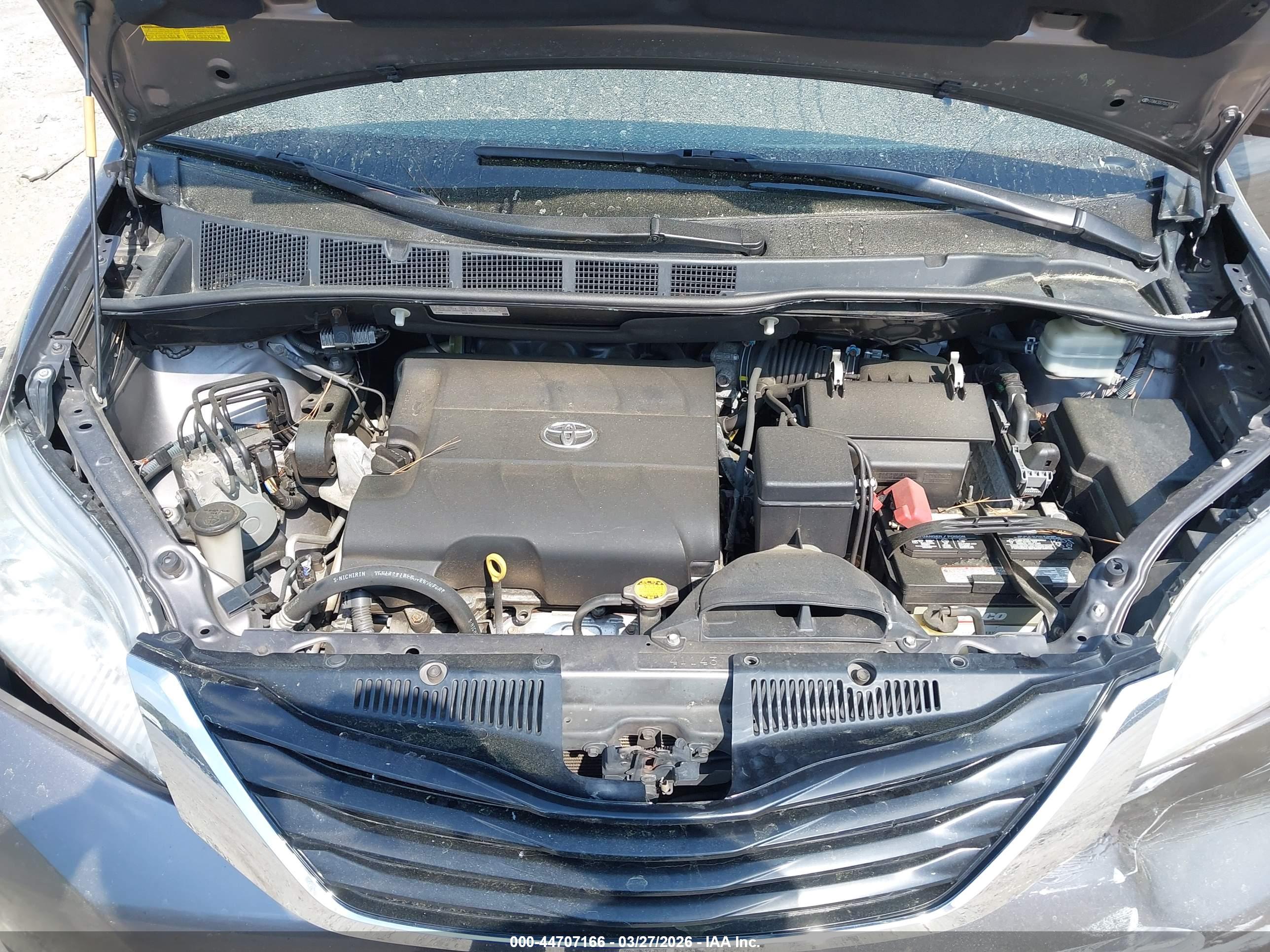 TOYOTA SIENNA image 10