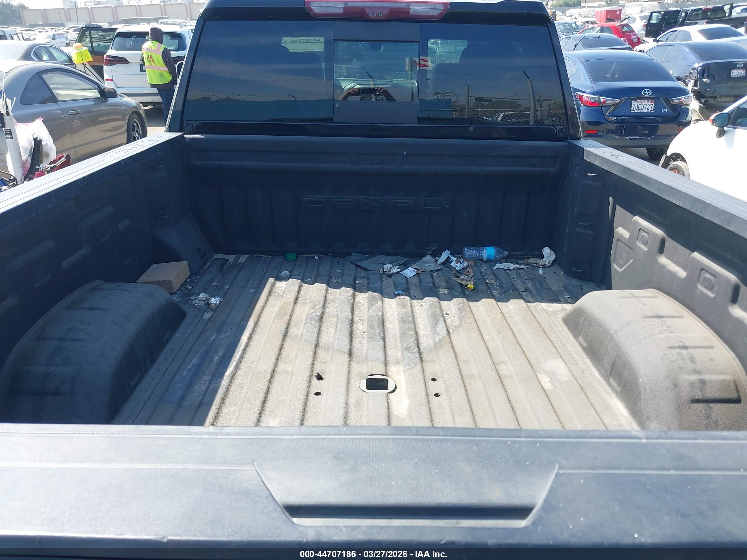 GMC SIERRA image 7