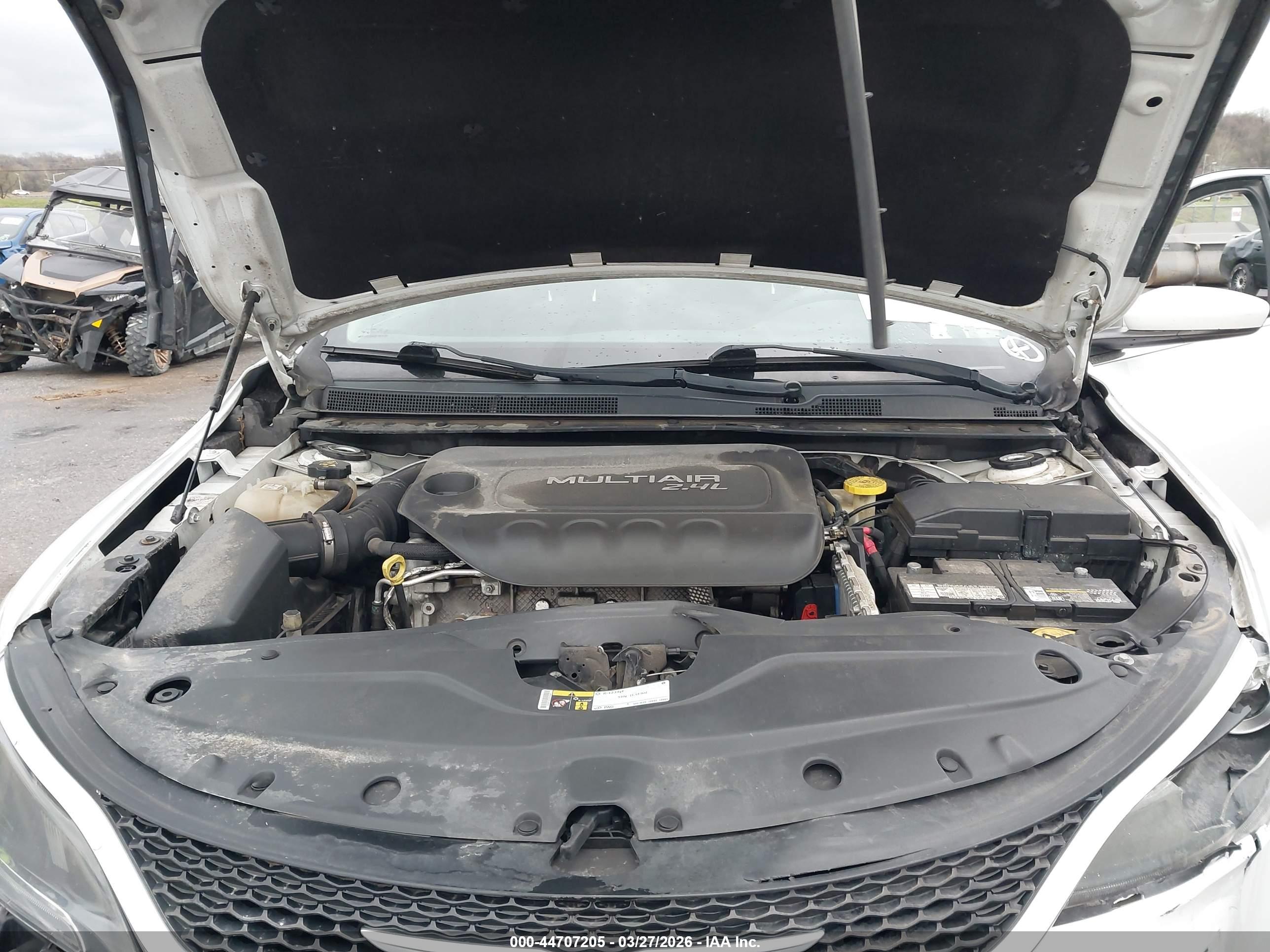 CHRYSLER 200 image 10