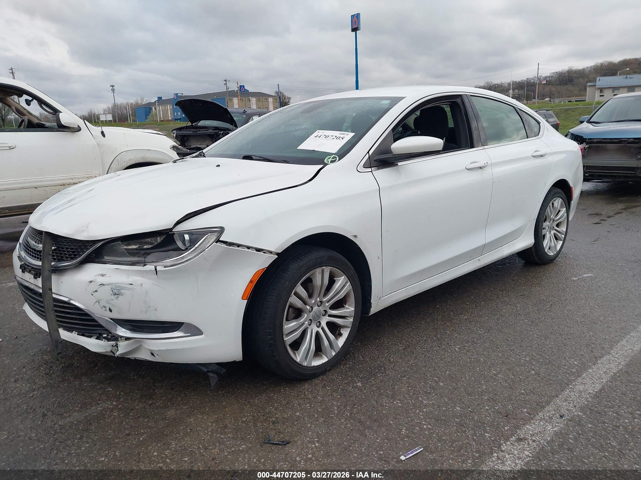 CHRYSLER 200 image 2