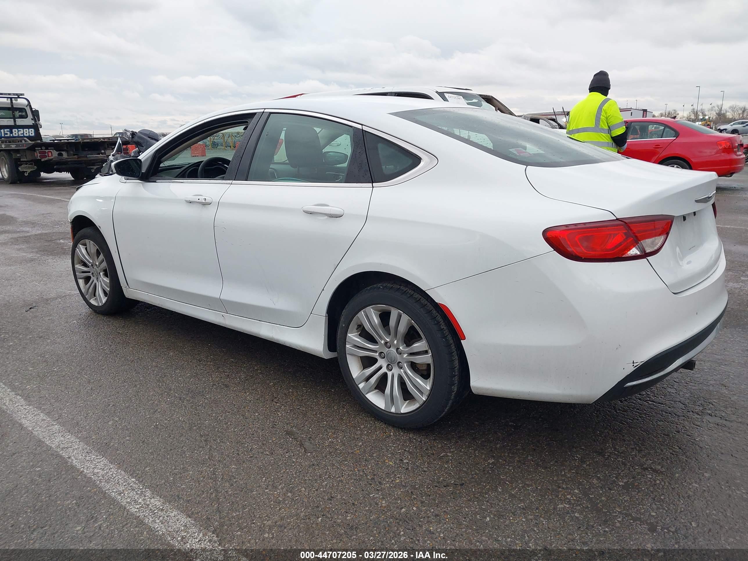 CHRYSLER 200 image 3
