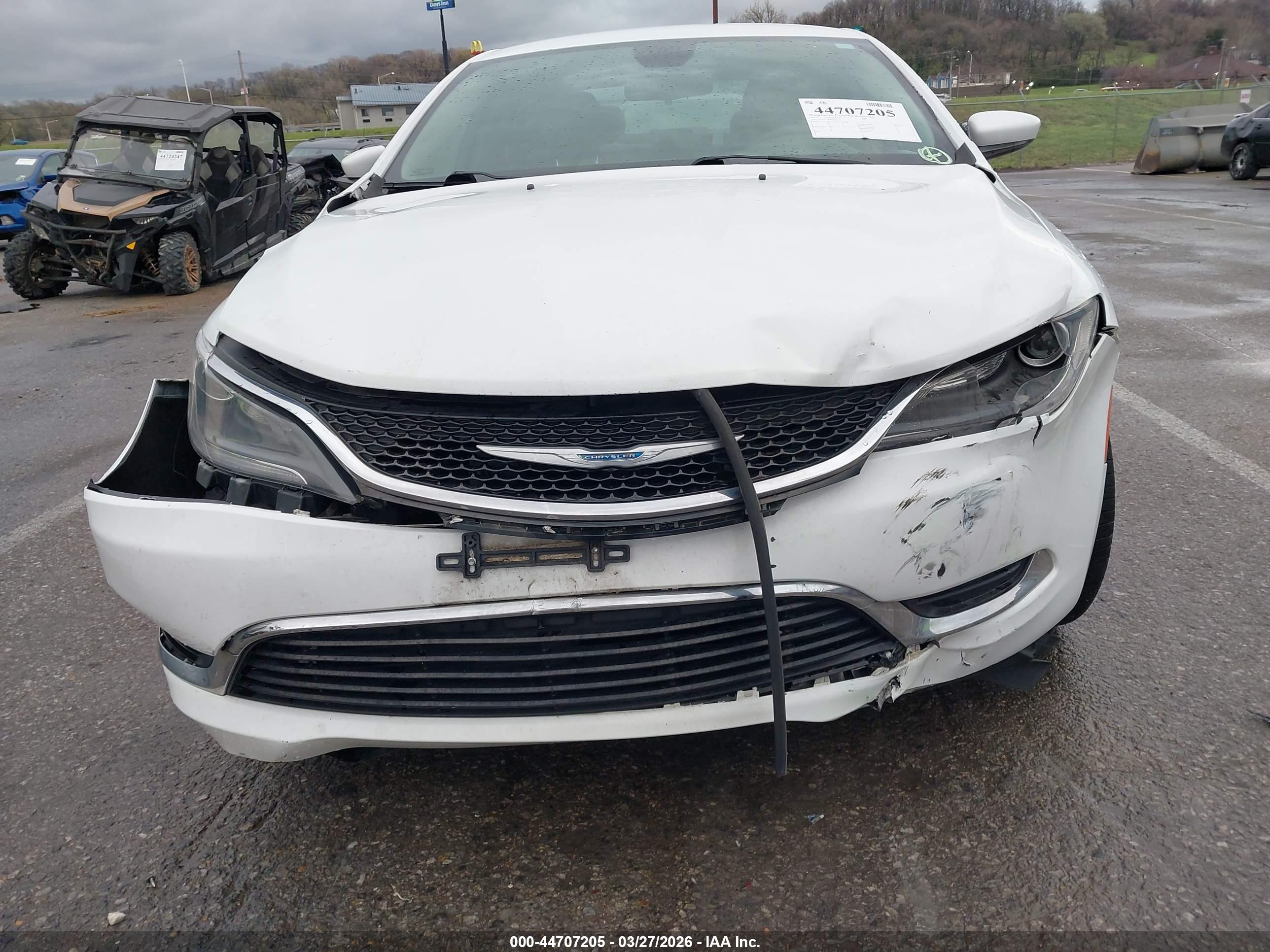 CHRYSLER 200 image 6