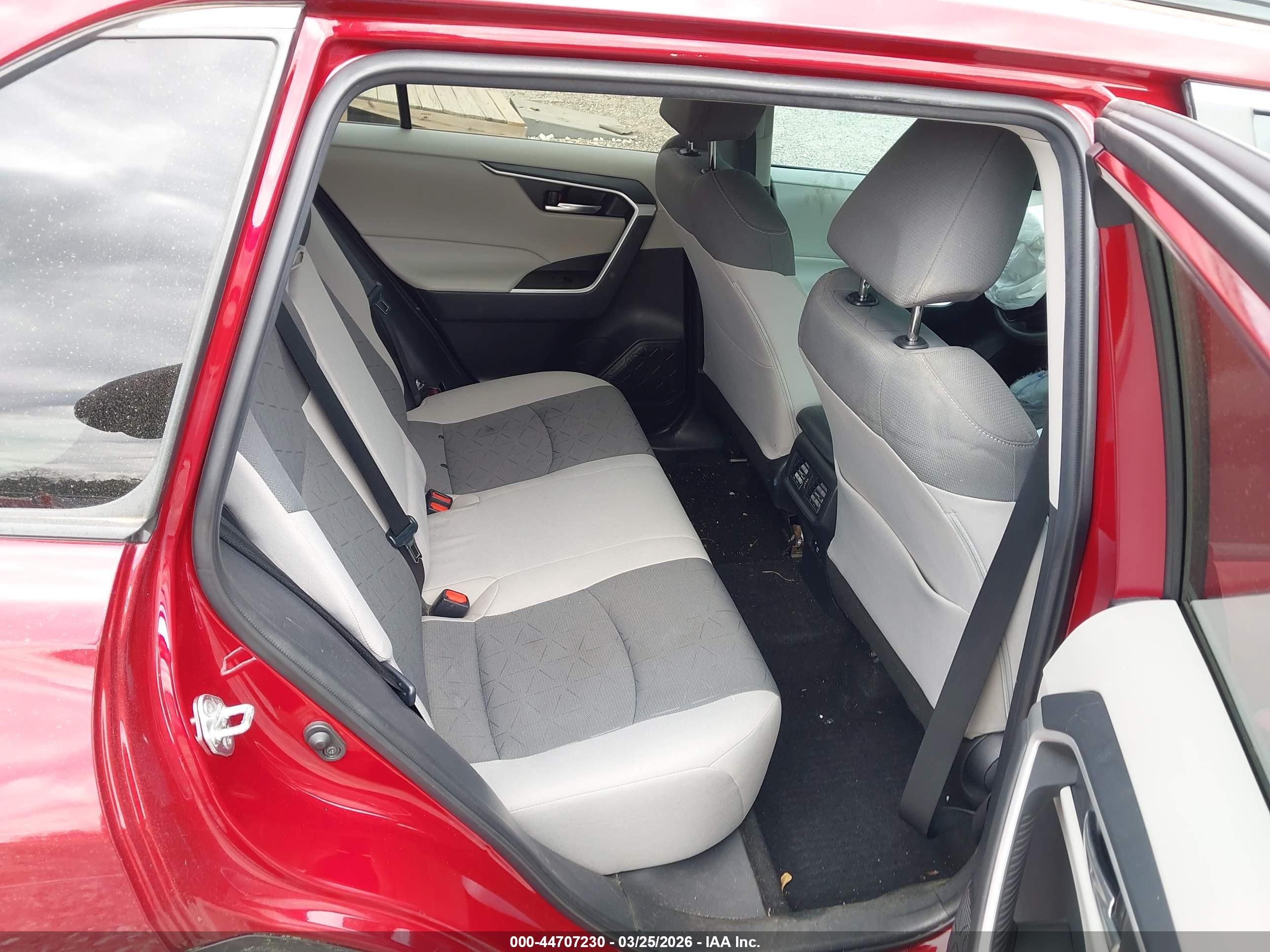 TOYOTA RAV4 image 8