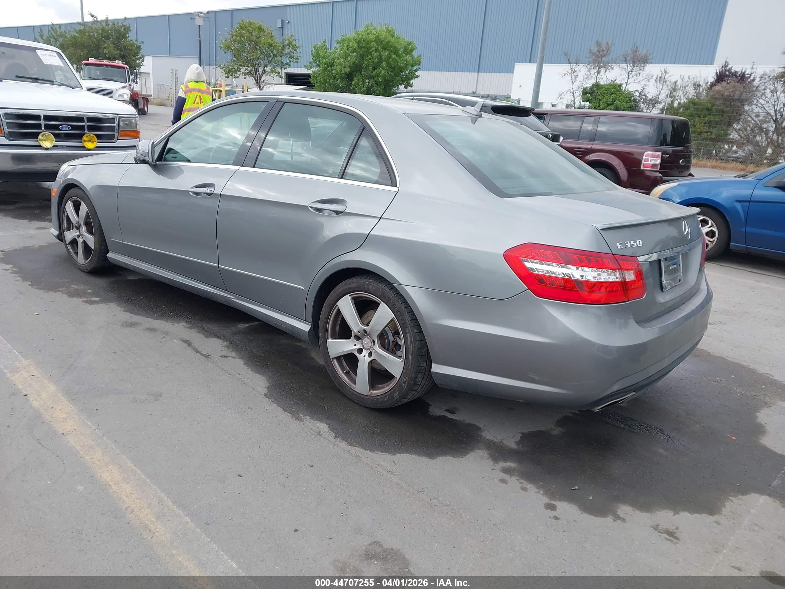 MERCEDES-BENZ E image 3