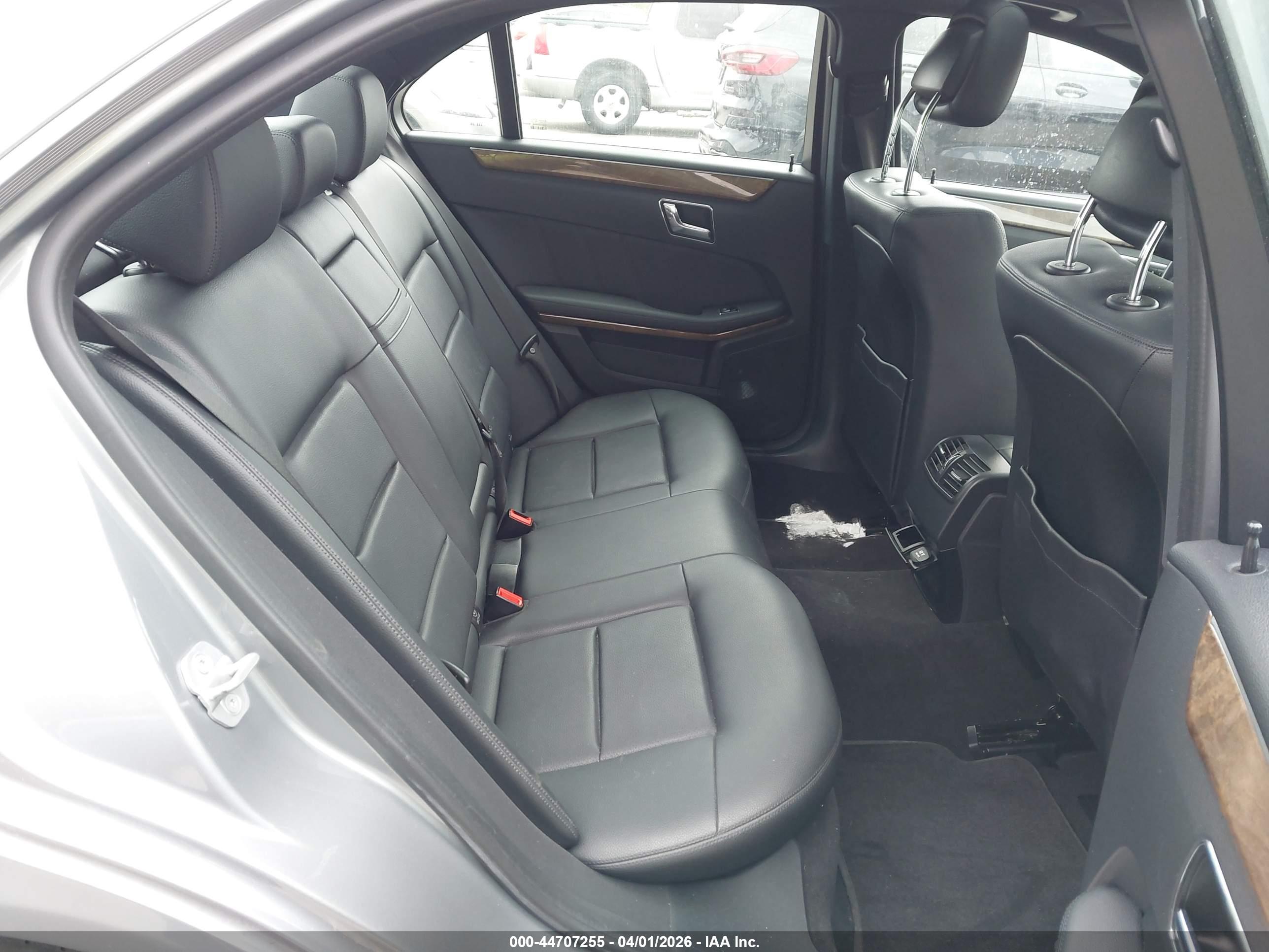 MERCEDES-BENZ E image 8