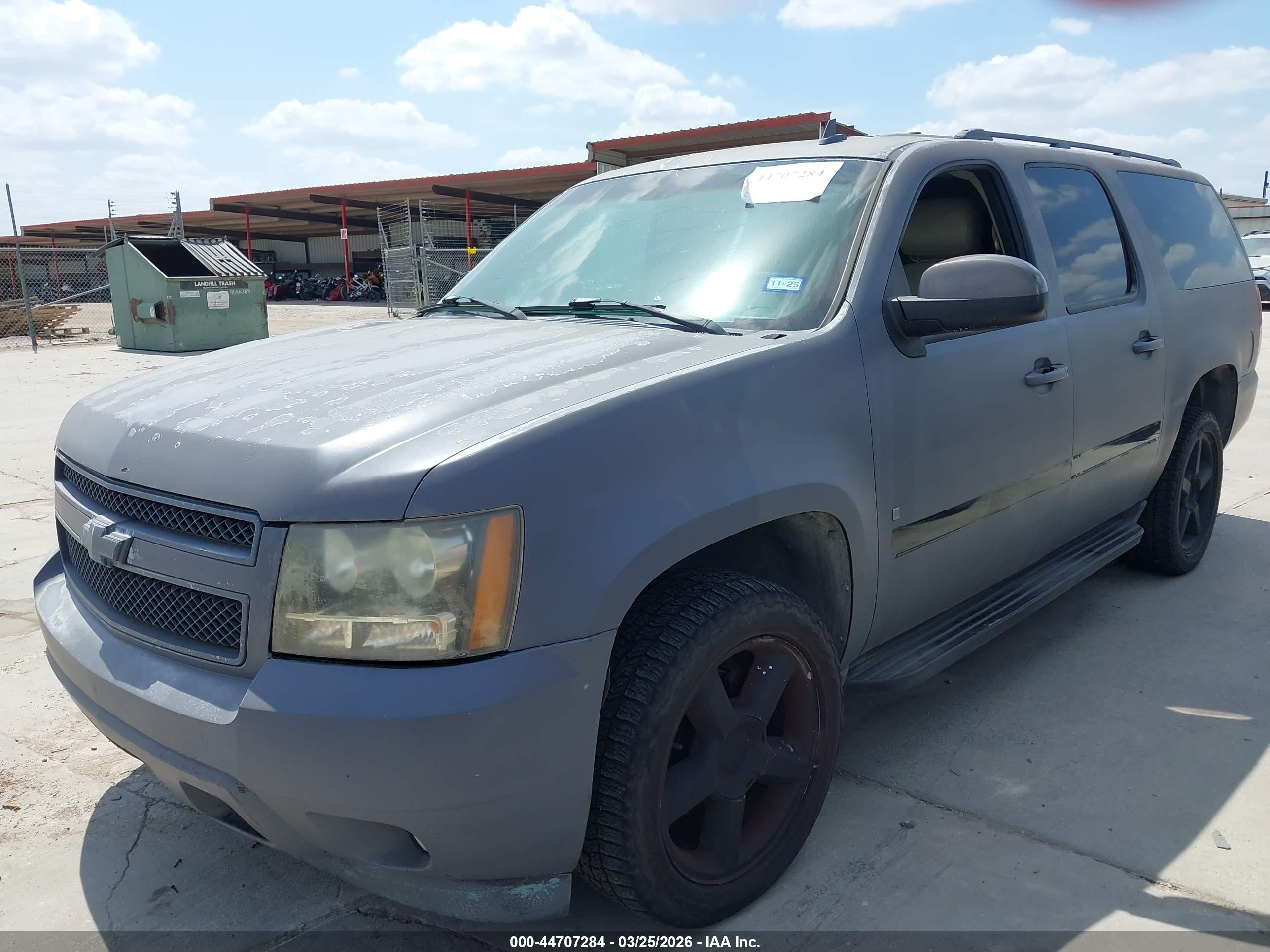 CHEVROLET SUBURBAN image 2
