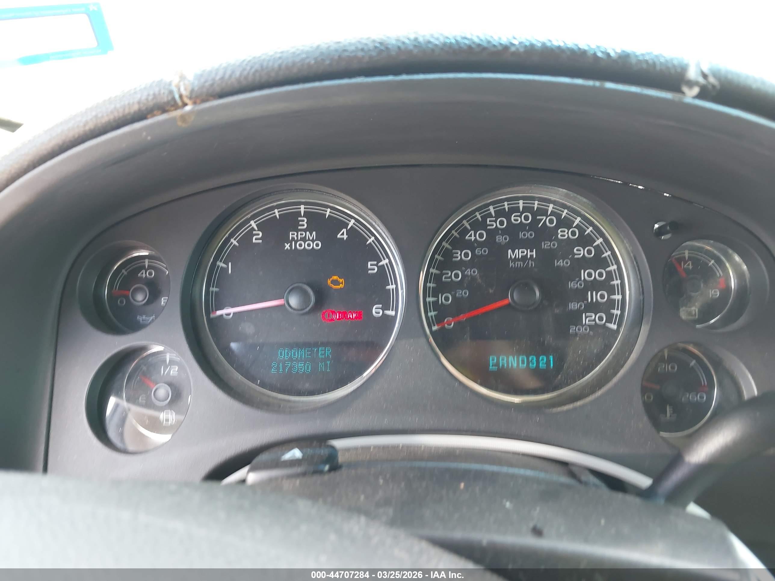 CHEVROLET SUBURBAN image 7