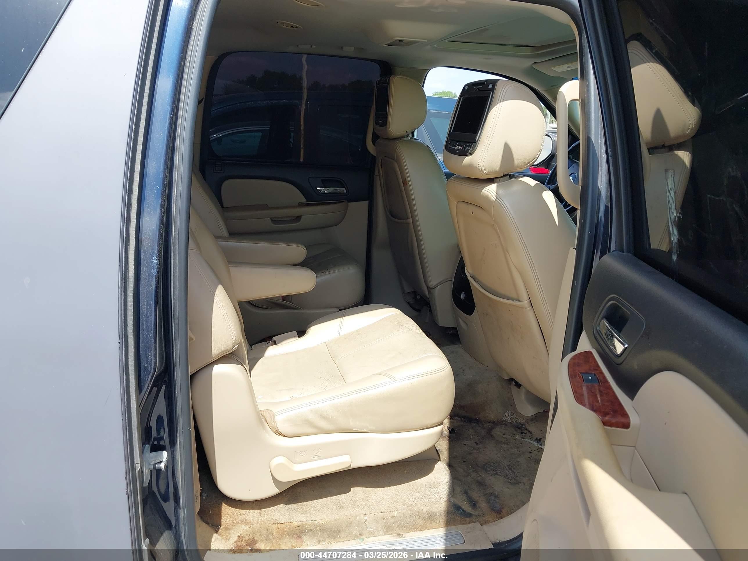 CHEVROLET SUBURBAN image 8