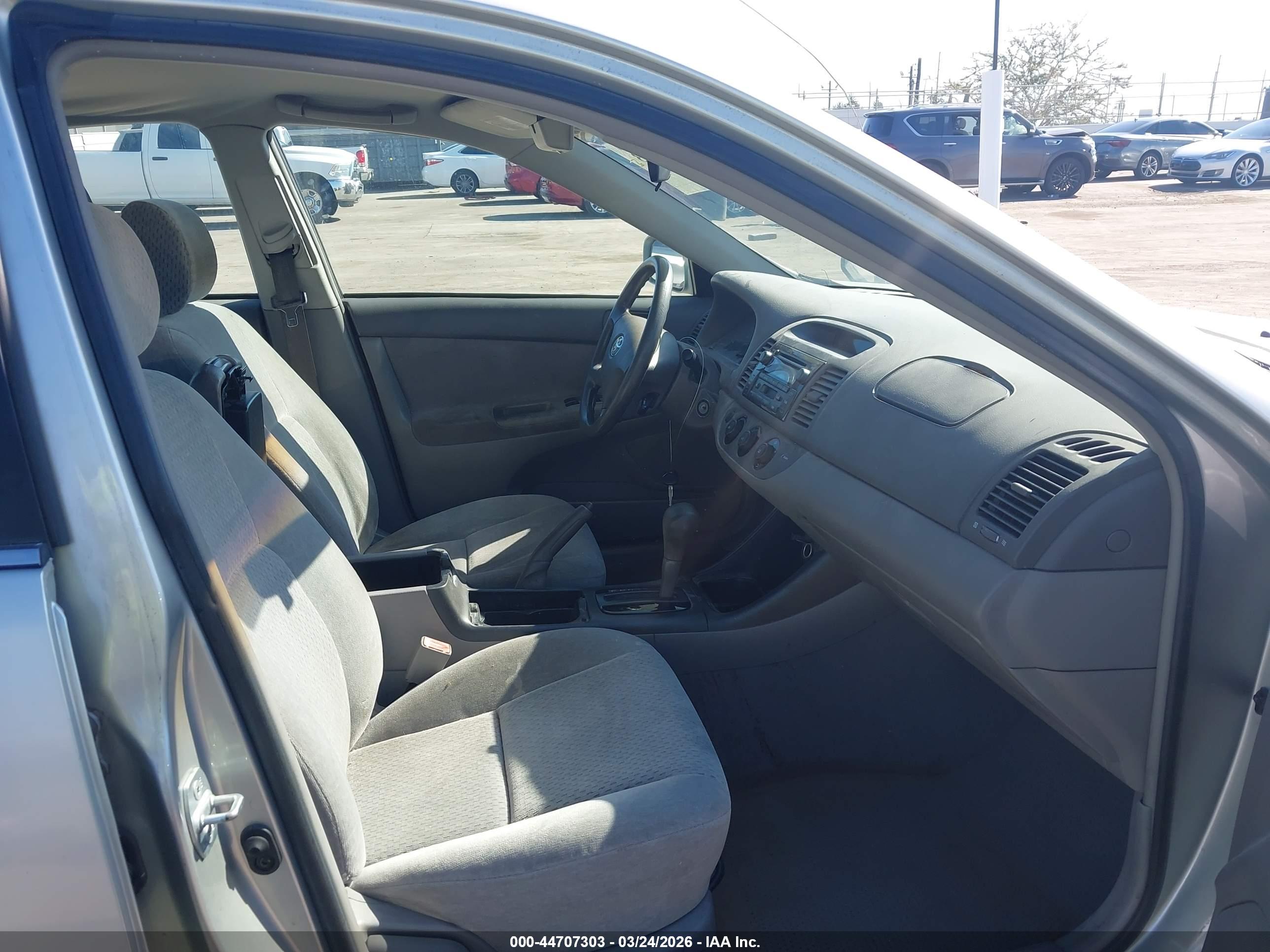 TOYOTA CAMRY image 5