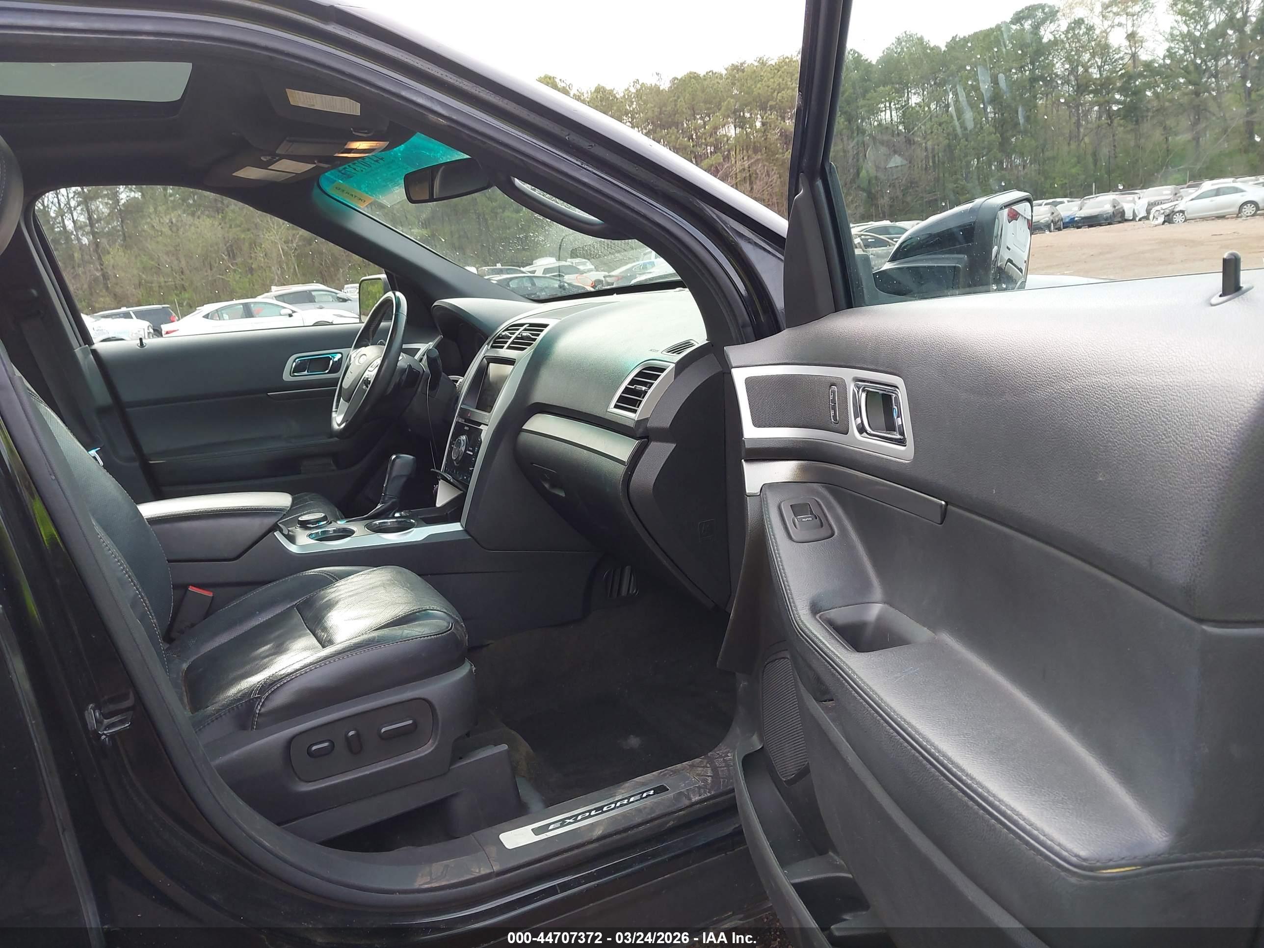 FORD EXPLORER image 5