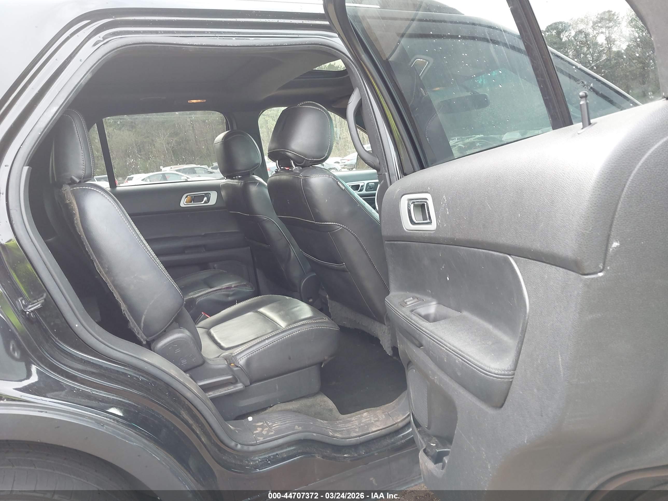 FORD EXPLORER image 8