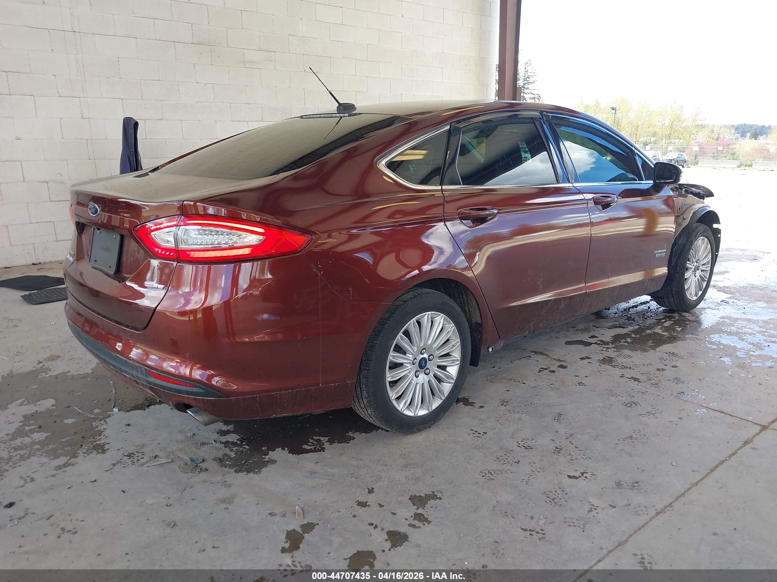 FORD FUSION image 4