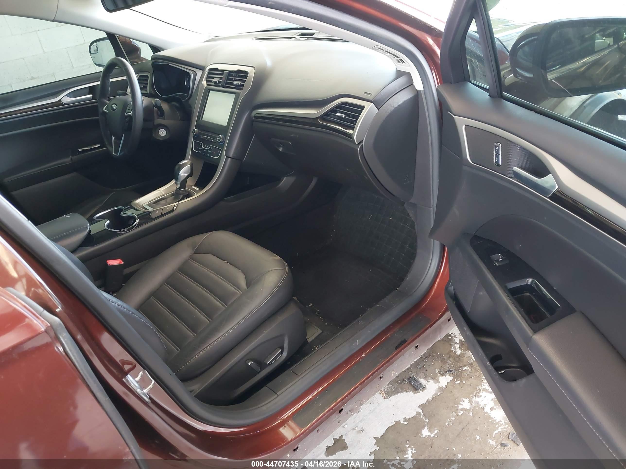 FORD FUSION image 5