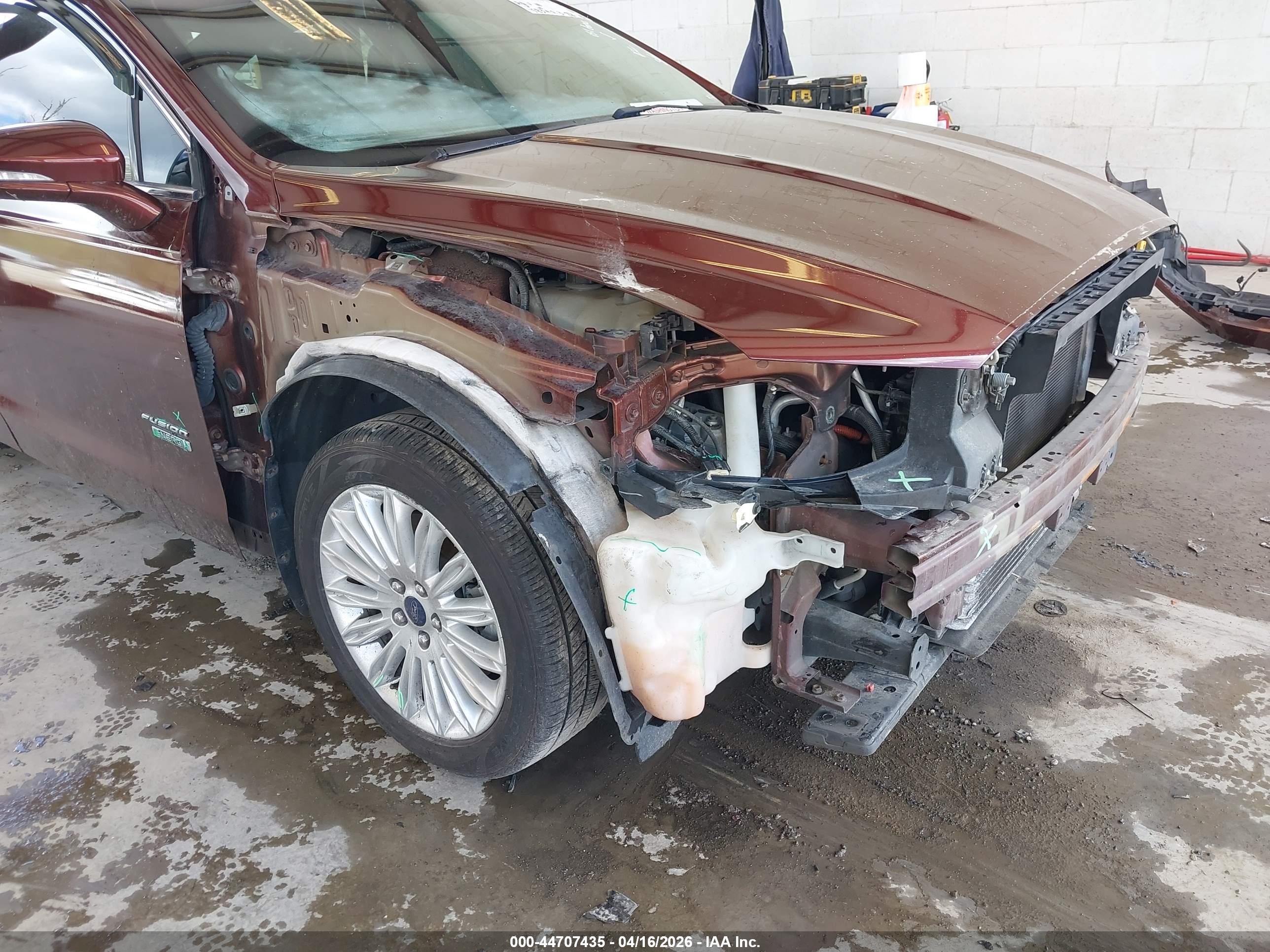 FORD FUSION image 6