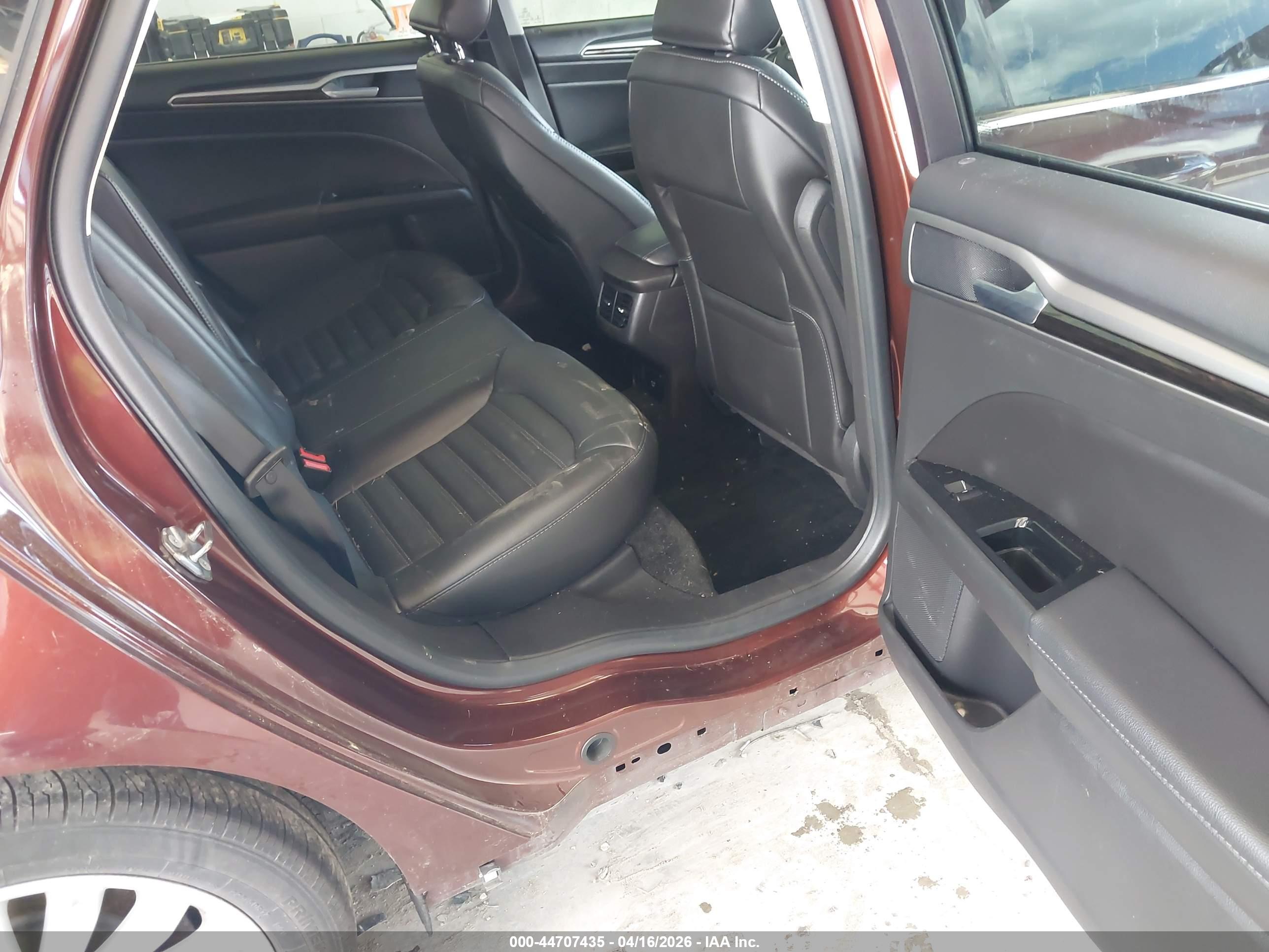 FORD FUSION image 8