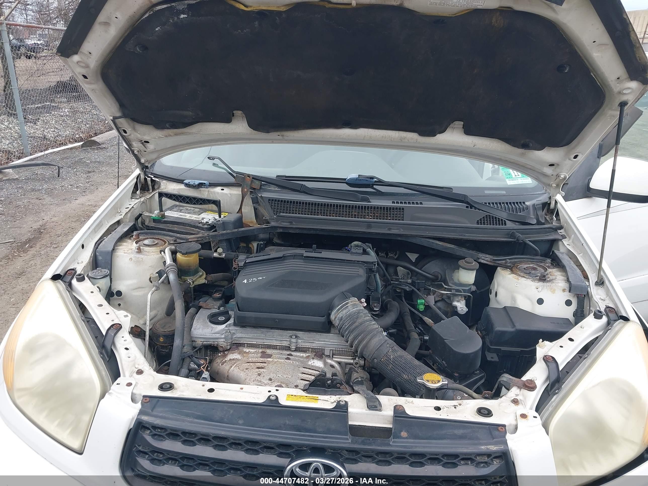 TOYOTA RAV4 image 10