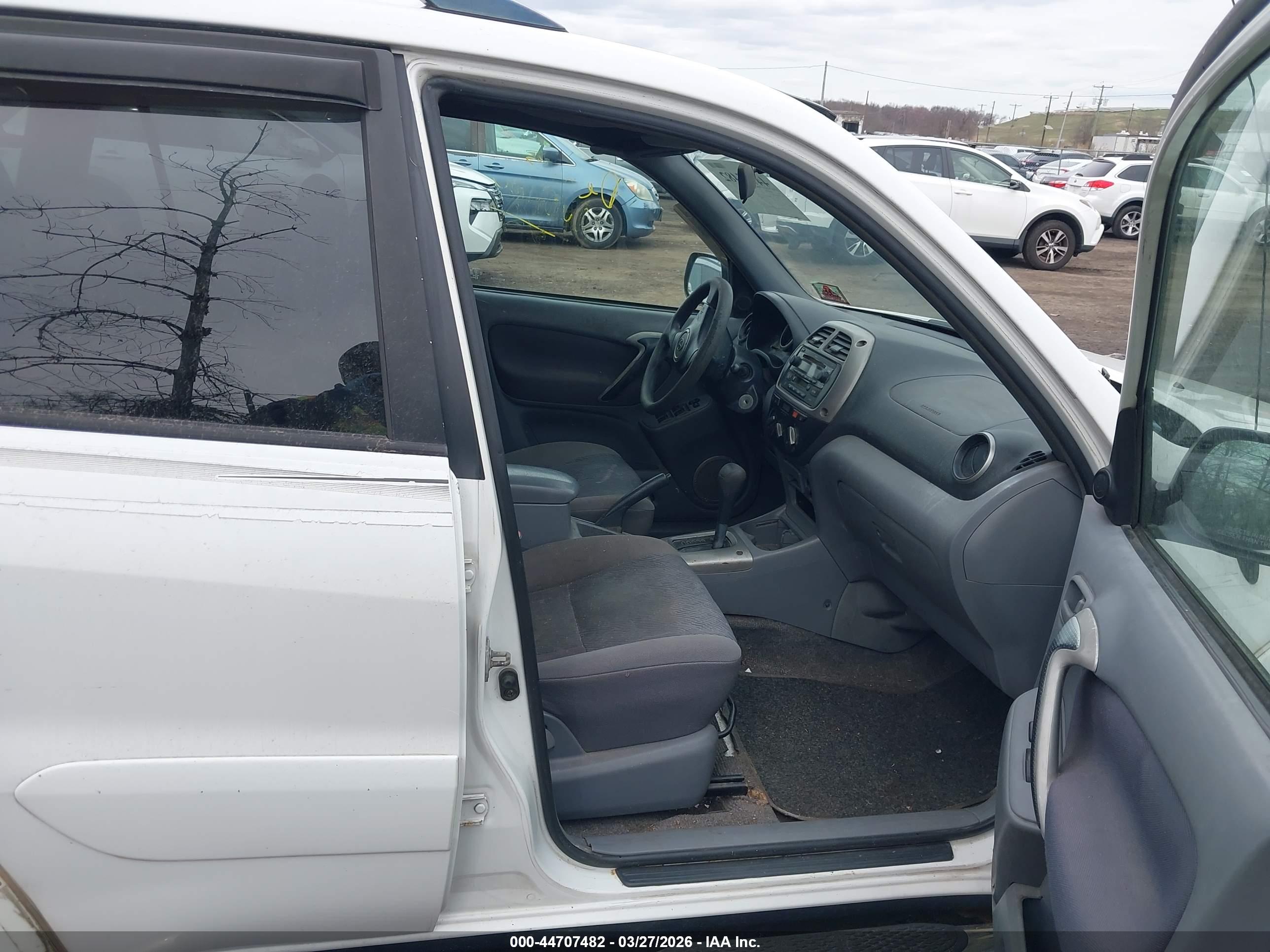 TOYOTA RAV4 image 5