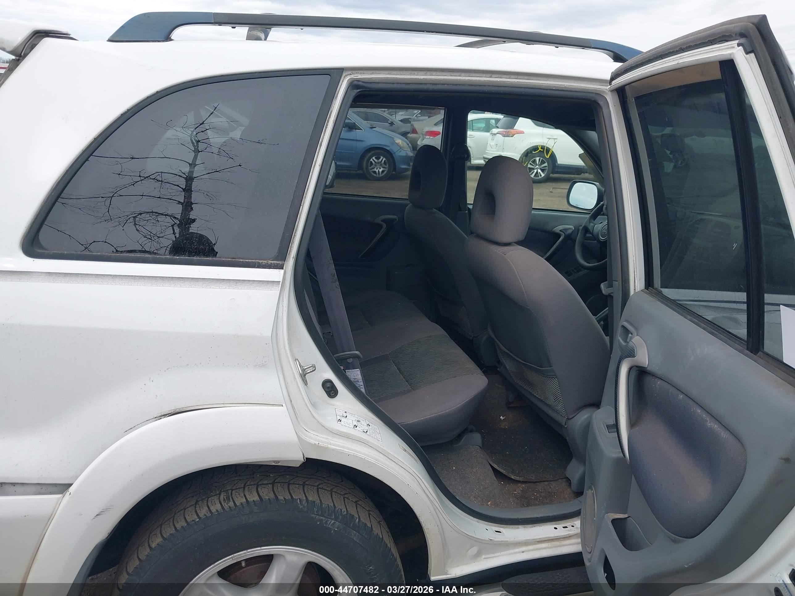 TOYOTA RAV4 image 8
