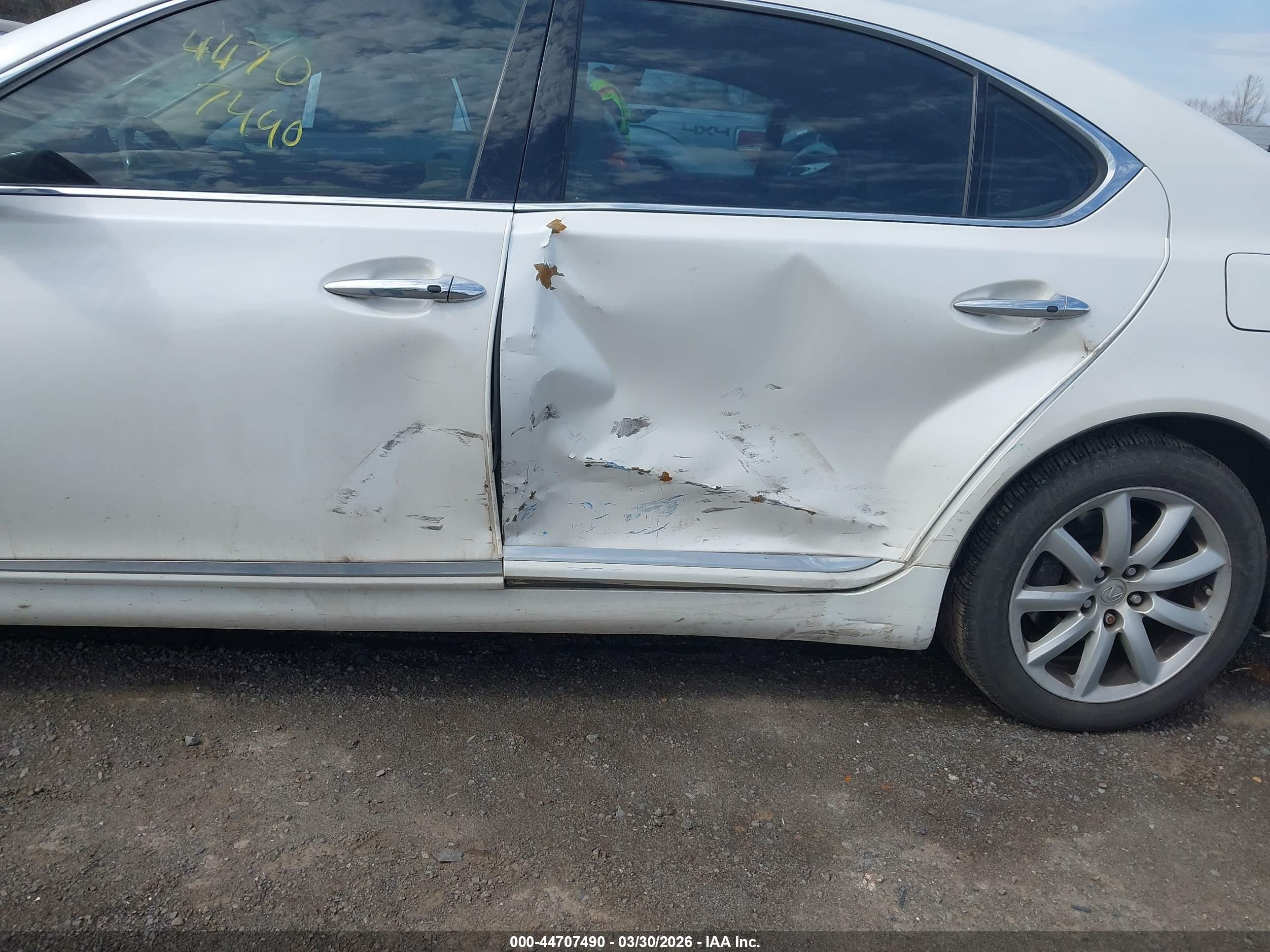 LEXUS LS image 6