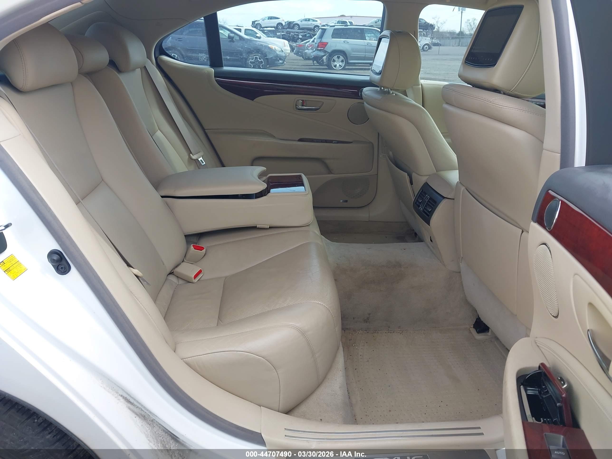 LEXUS LS image 8