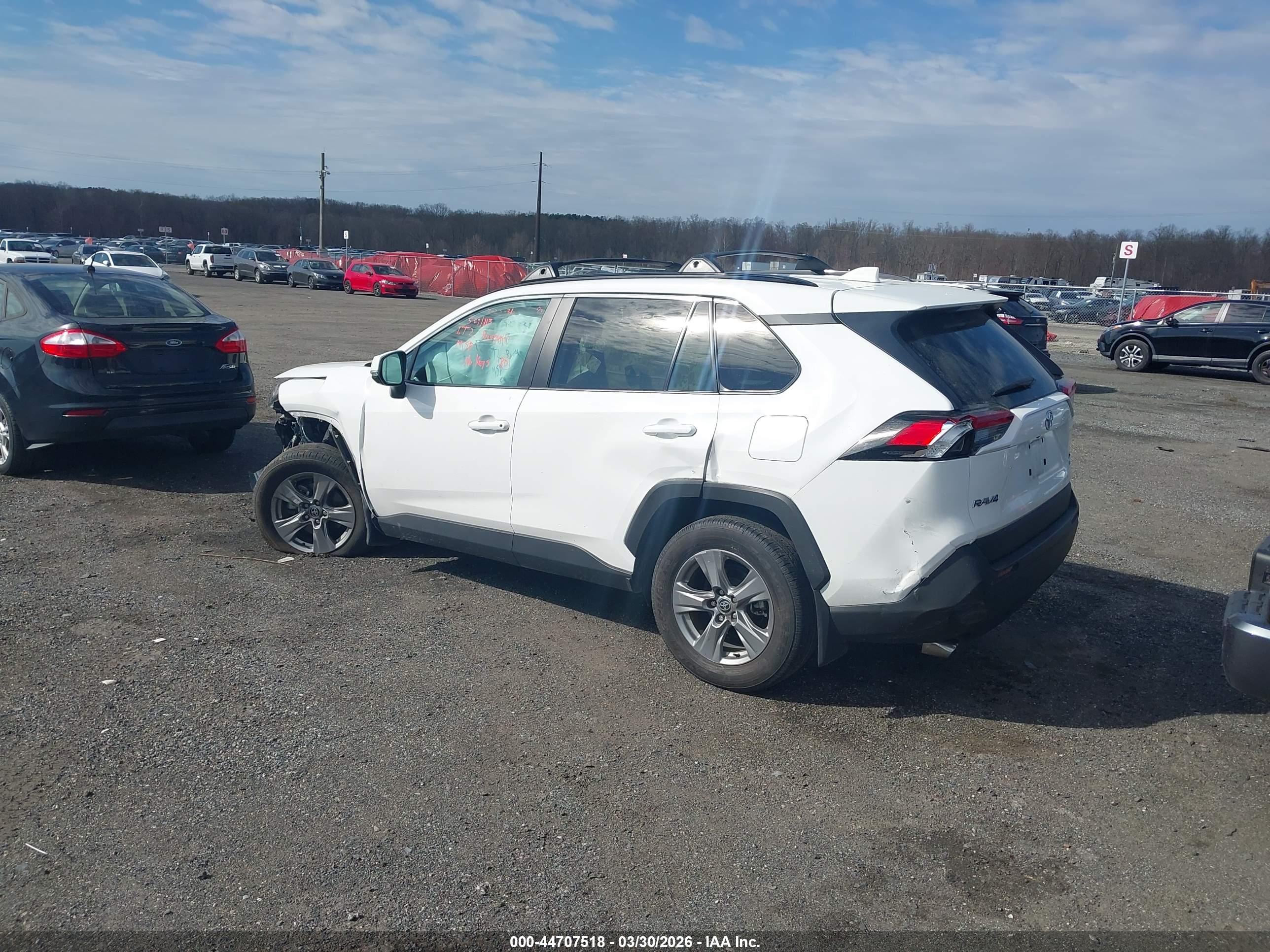 TOYOTA RAV4 image 3