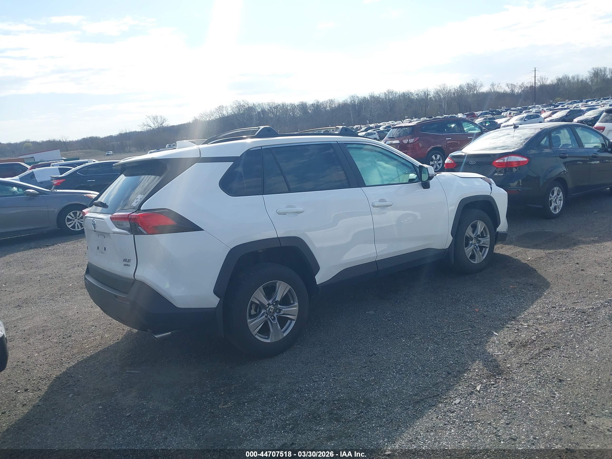 TOYOTA RAV4 image 4