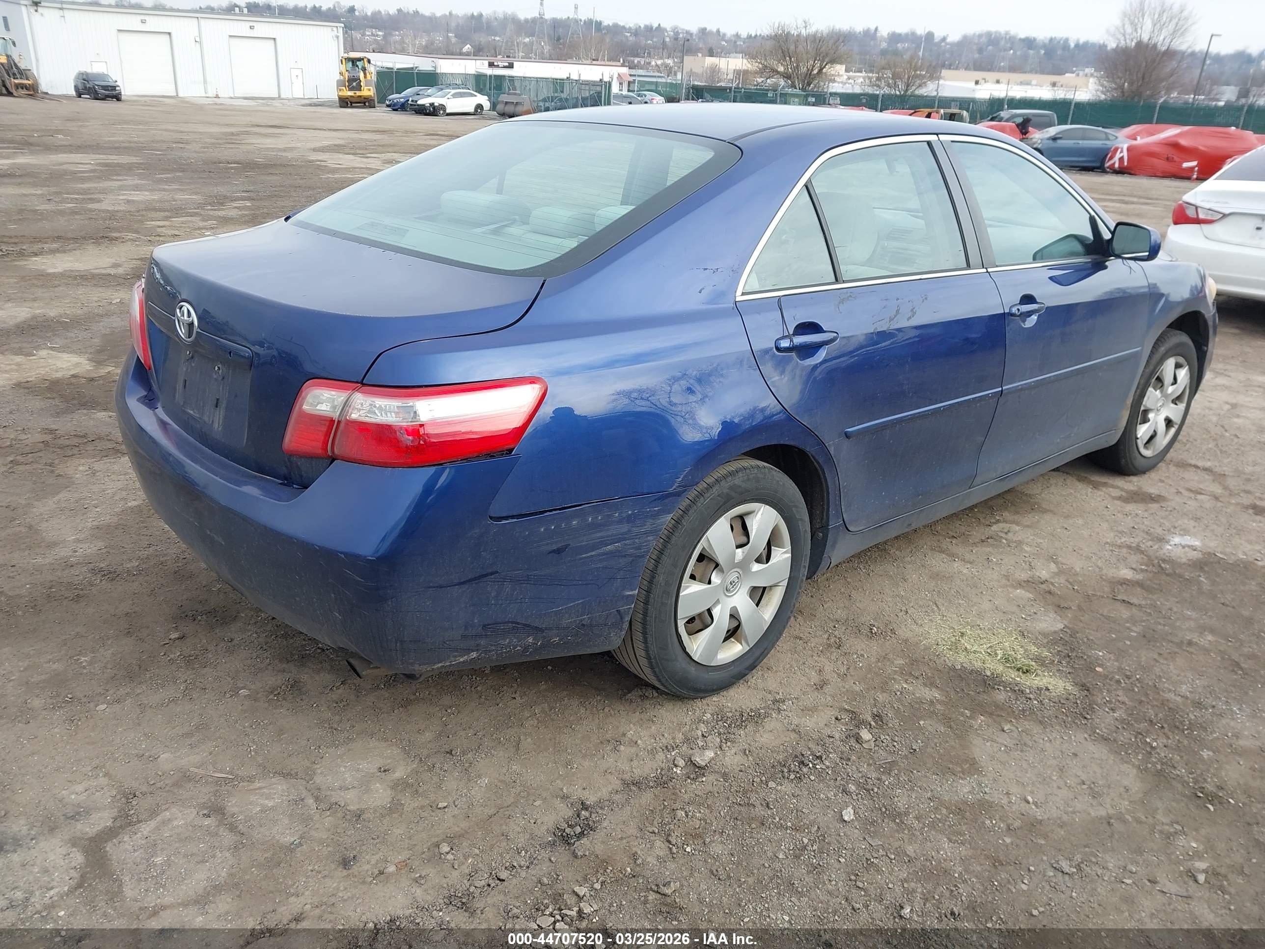TOYOTA CAMRY image 4