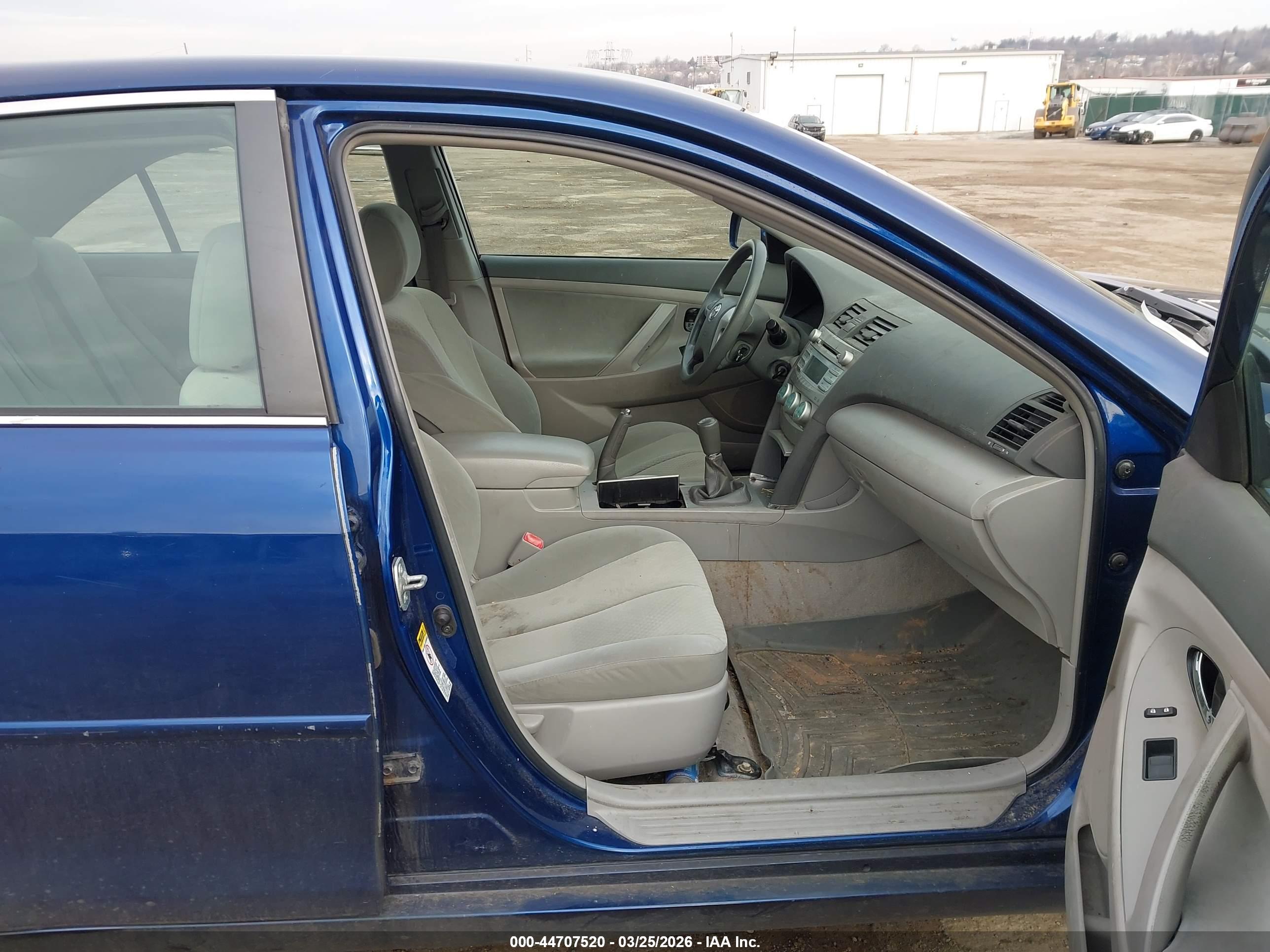 TOYOTA CAMRY image 5