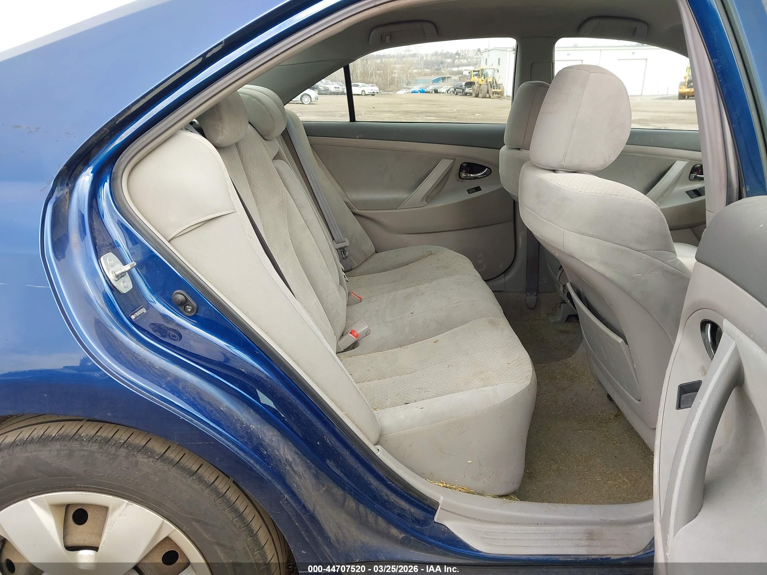 TOYOTA CAMRY image 8