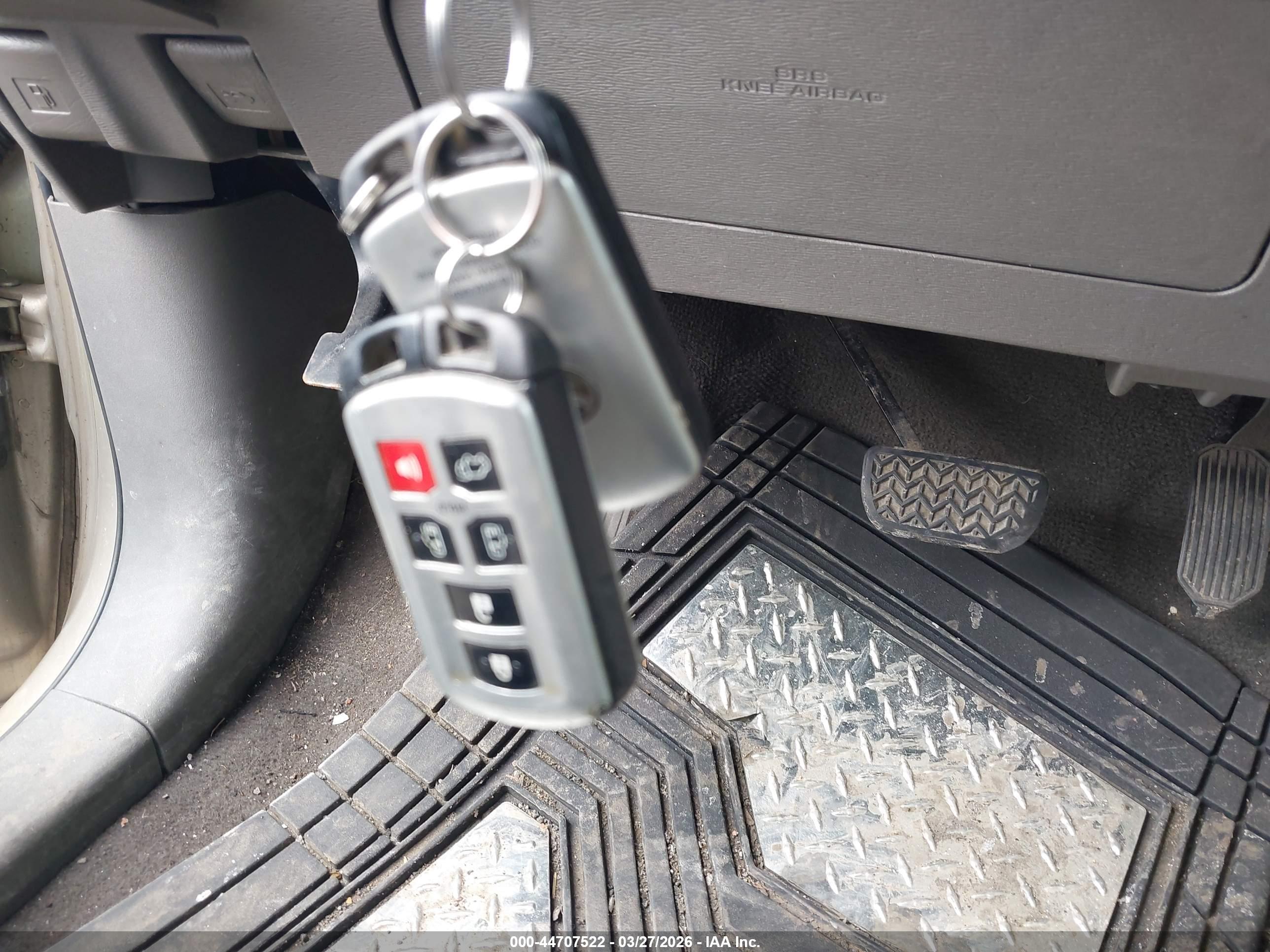 TOYOTA SIENNA image 11