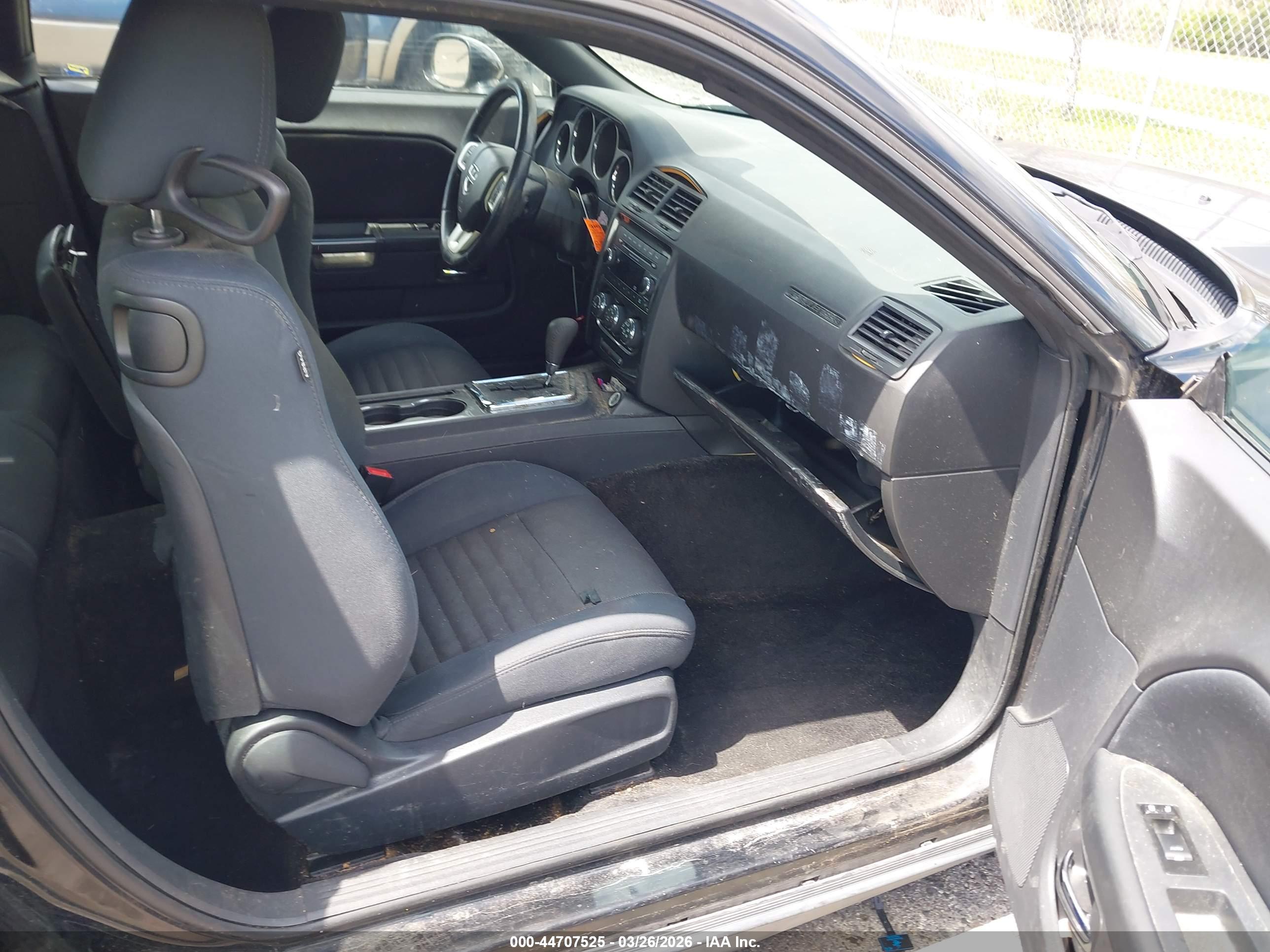 DODGE CHALLENGER image 5