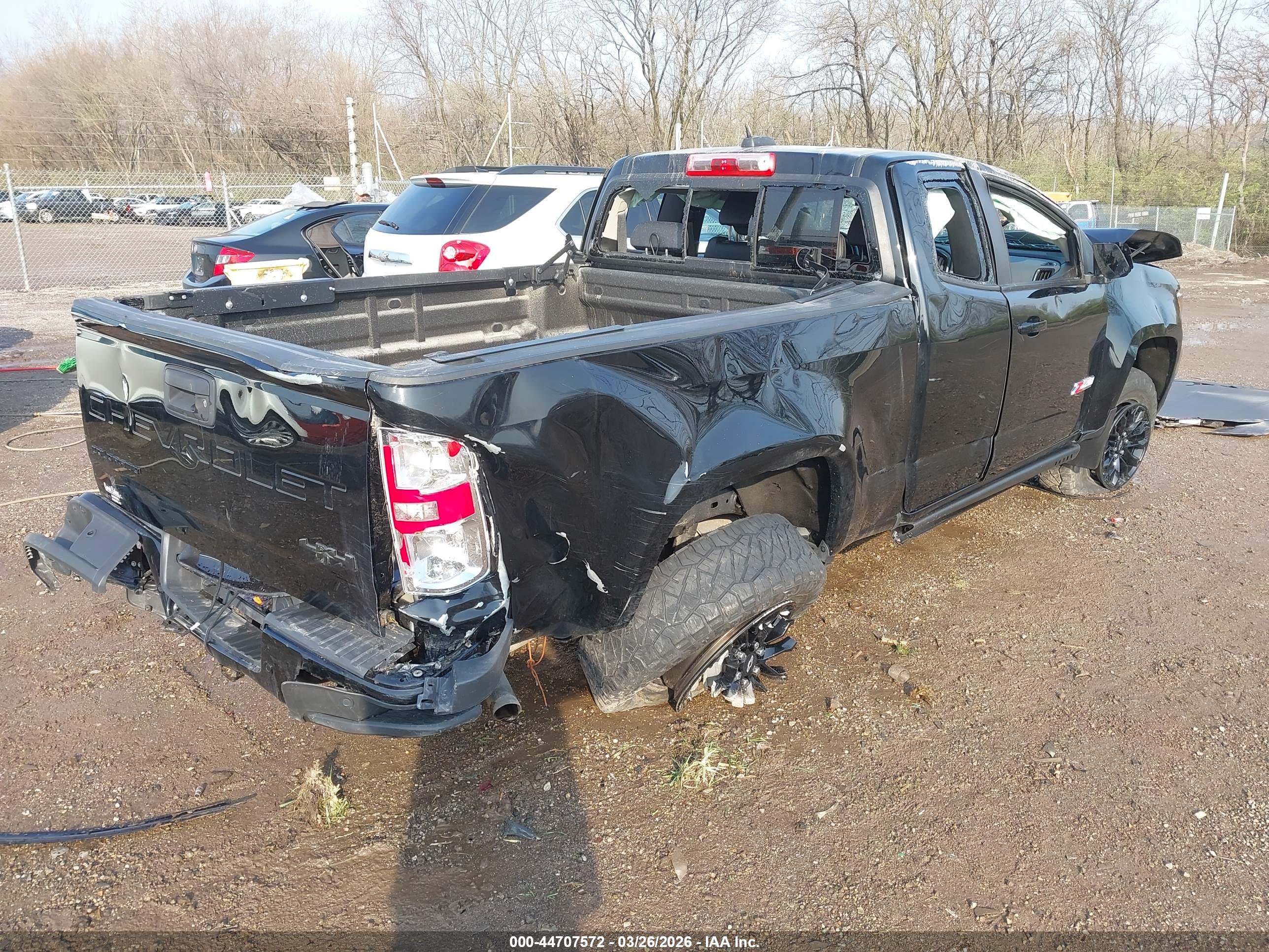 CHEVROLET COLORADO image 4