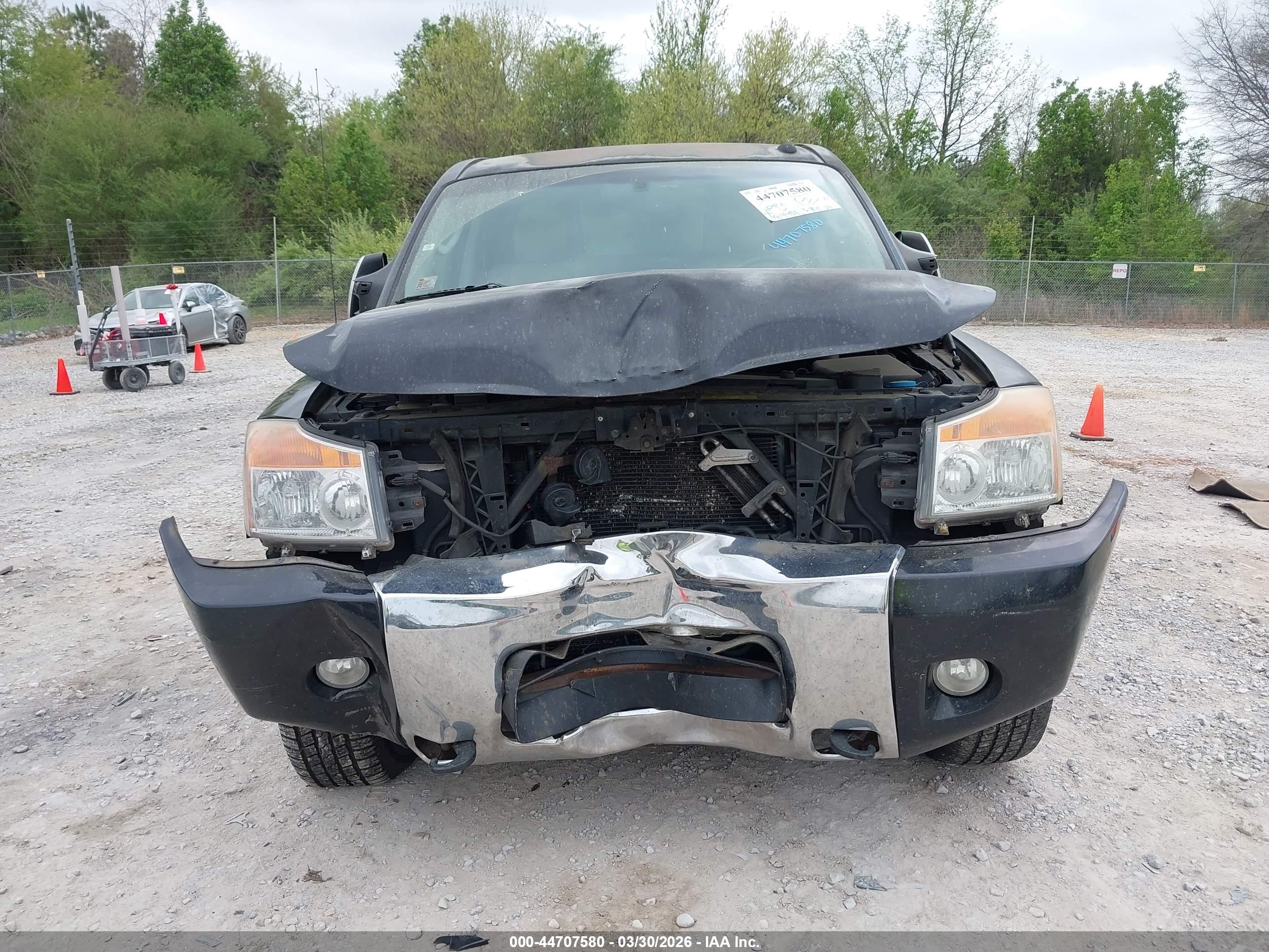 NISSAN TITAN image 6