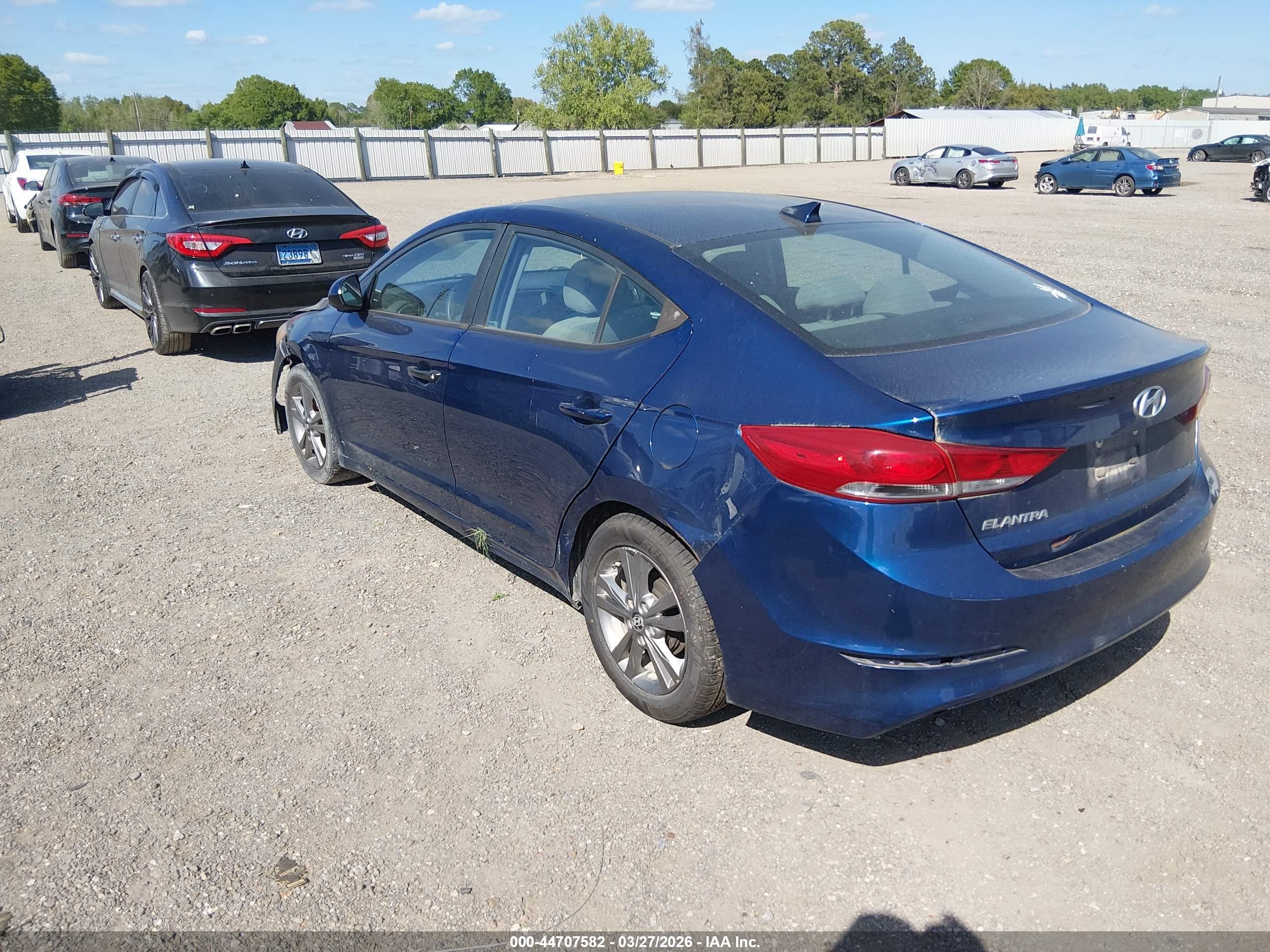 HYUNDAI ELANTRA image 3