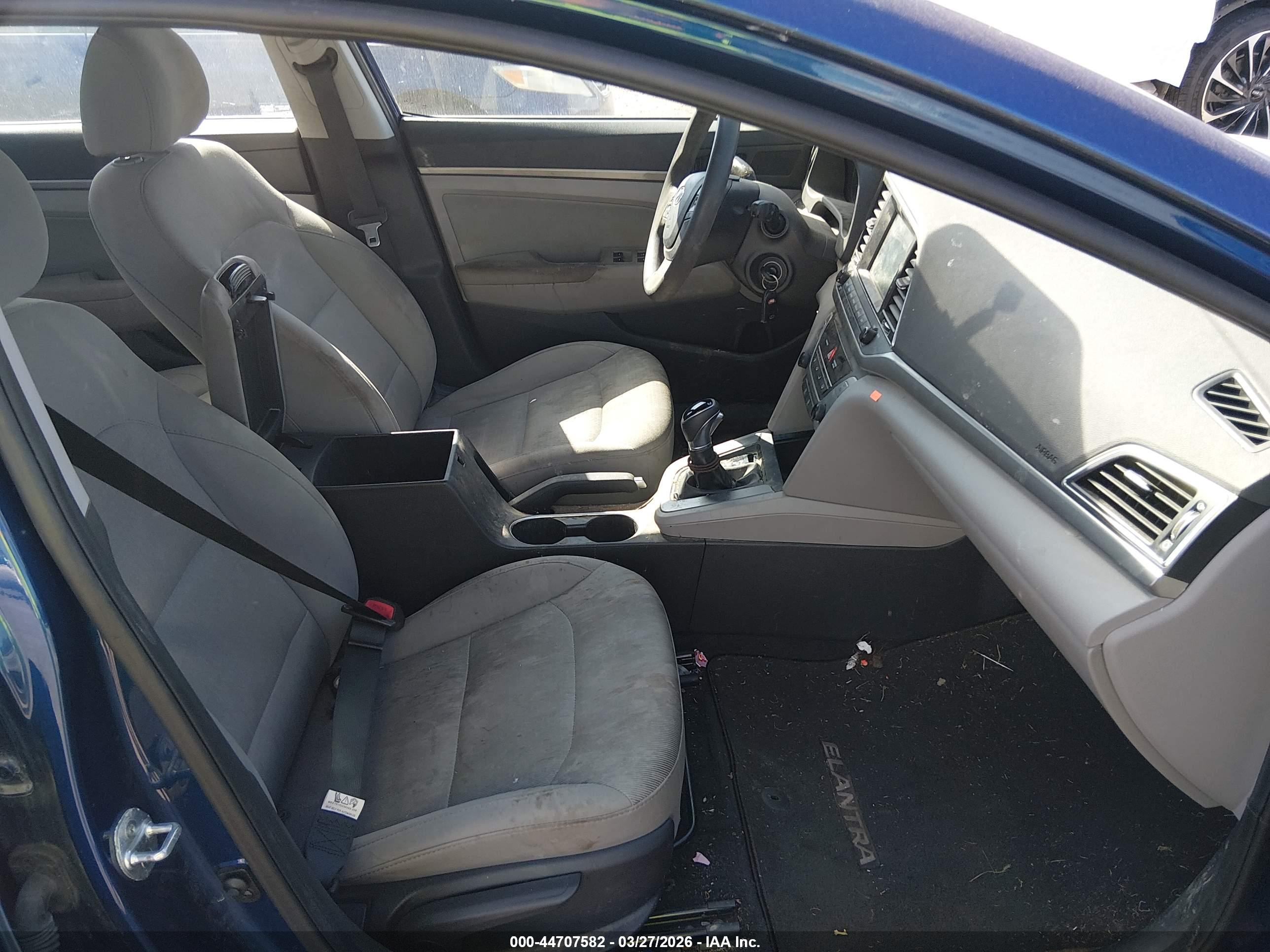 HYUNDAI ELANTRA image 5