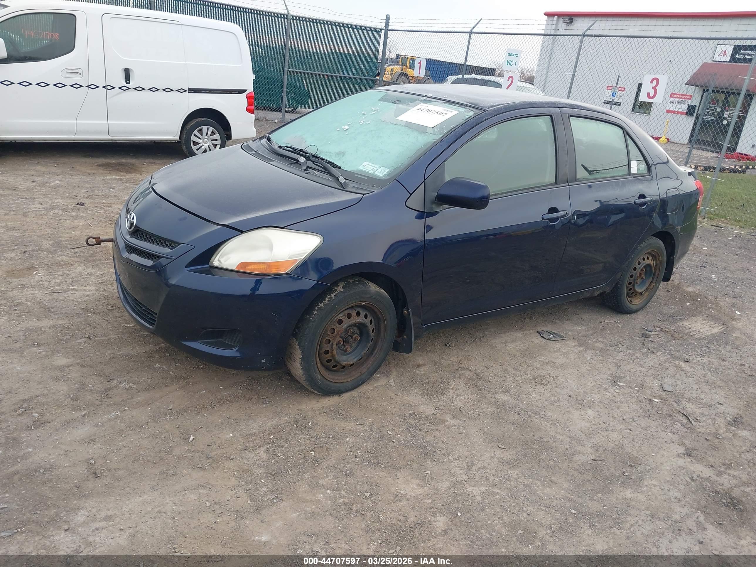 TOYOTA YARIS image 2