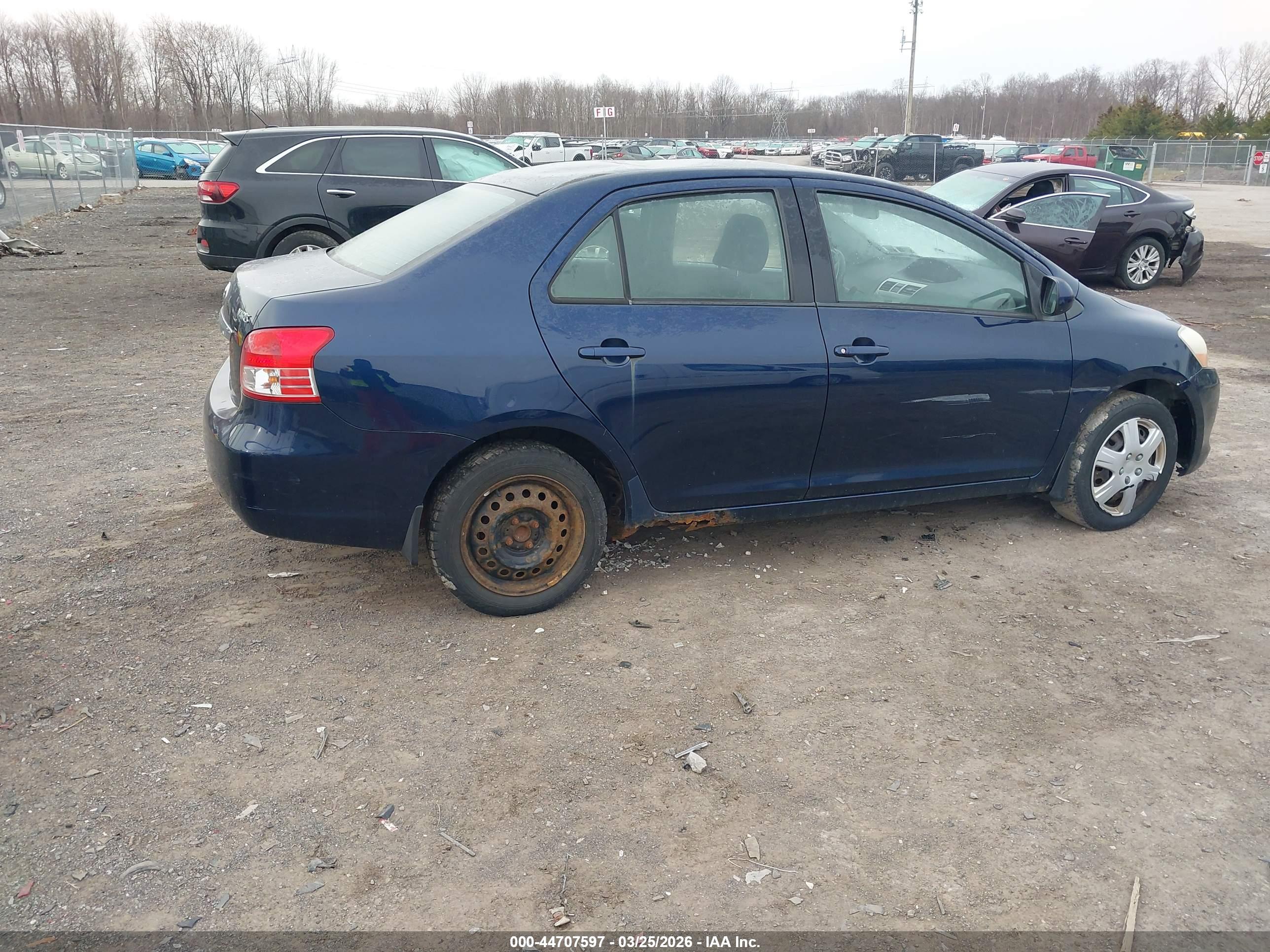 TOYOTA YARIS image 4