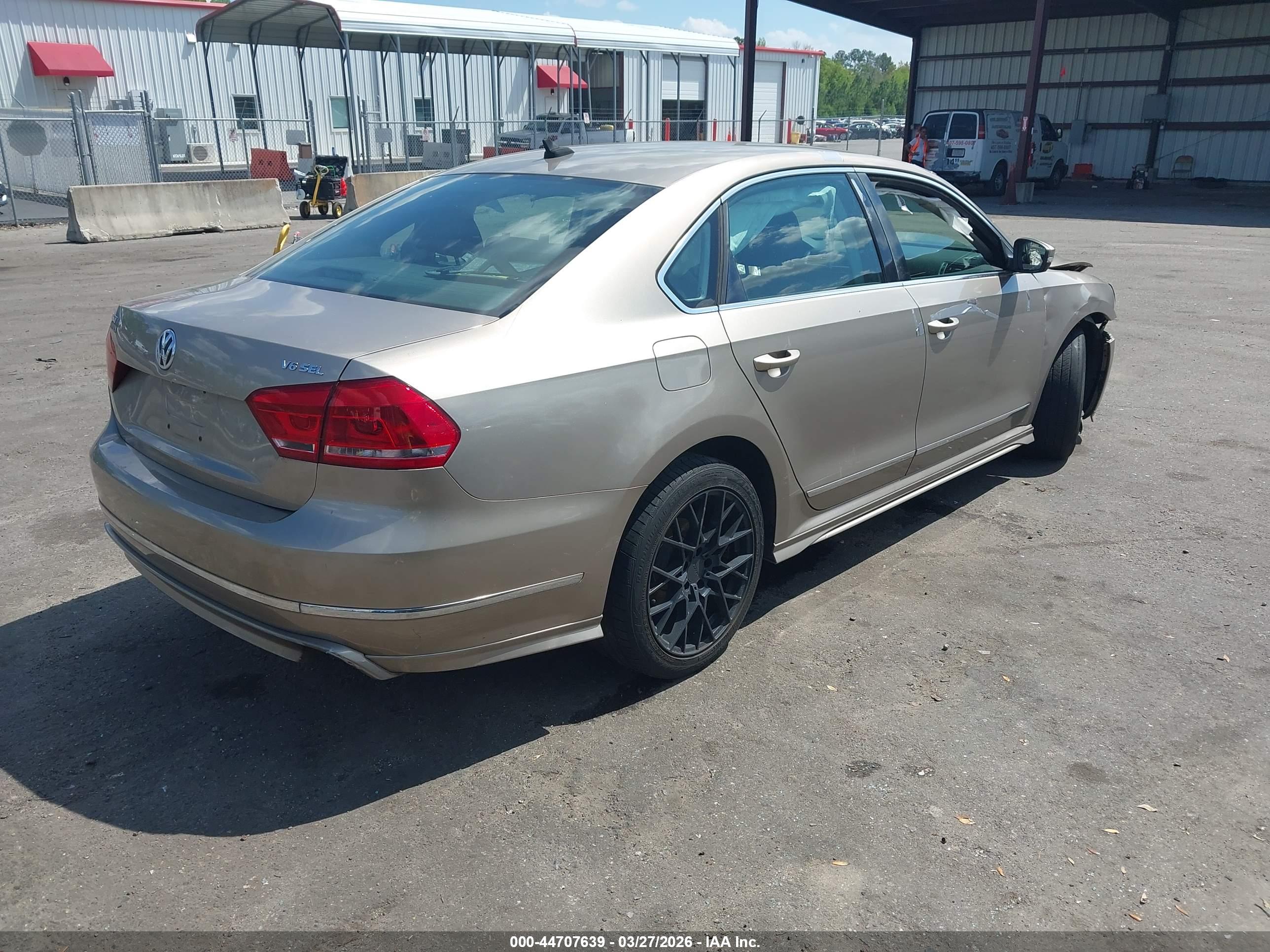 VOLKSWAGEN PASSAT image 4
