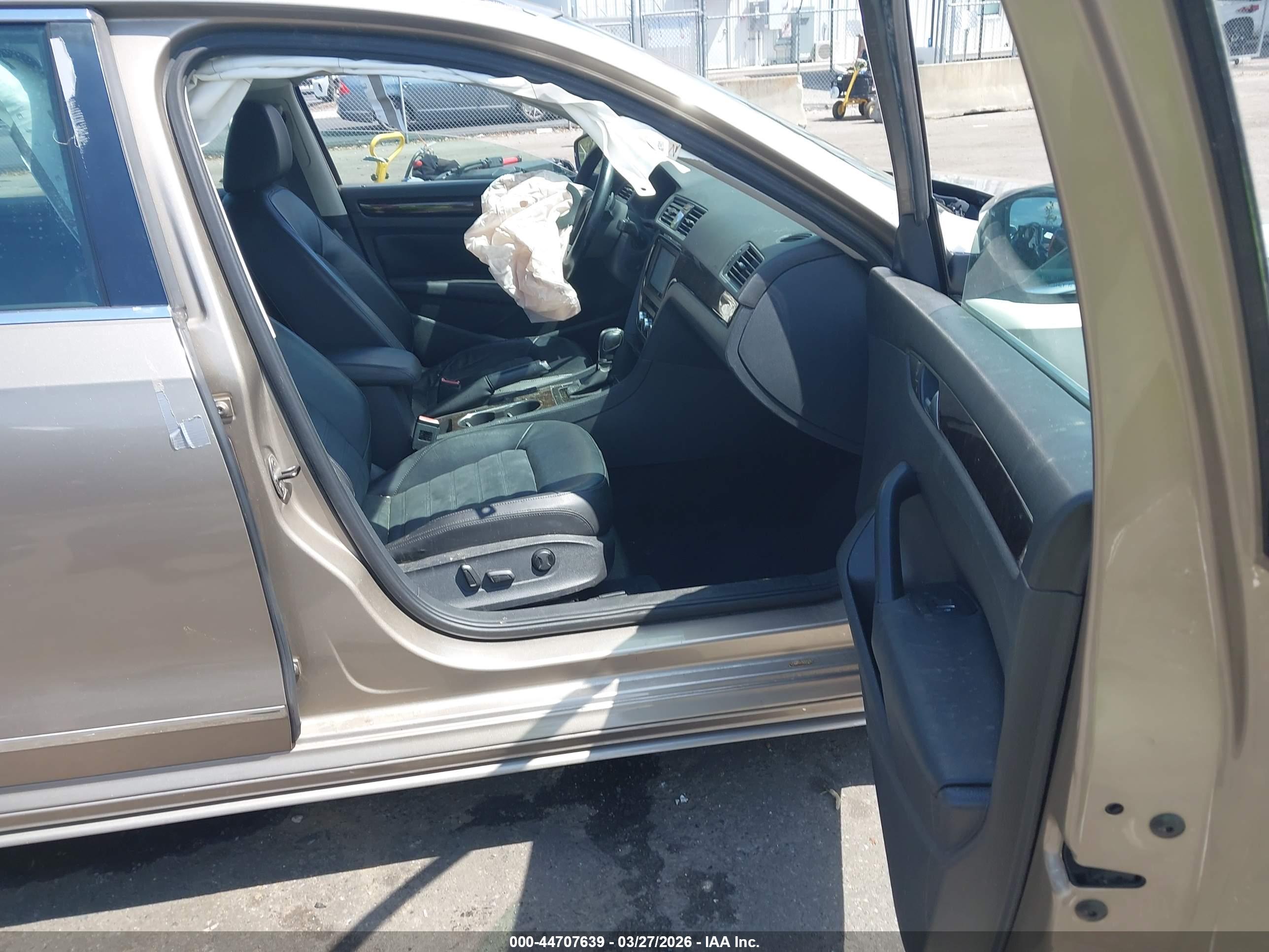 VOLKSWAGEN PASSAT image 5