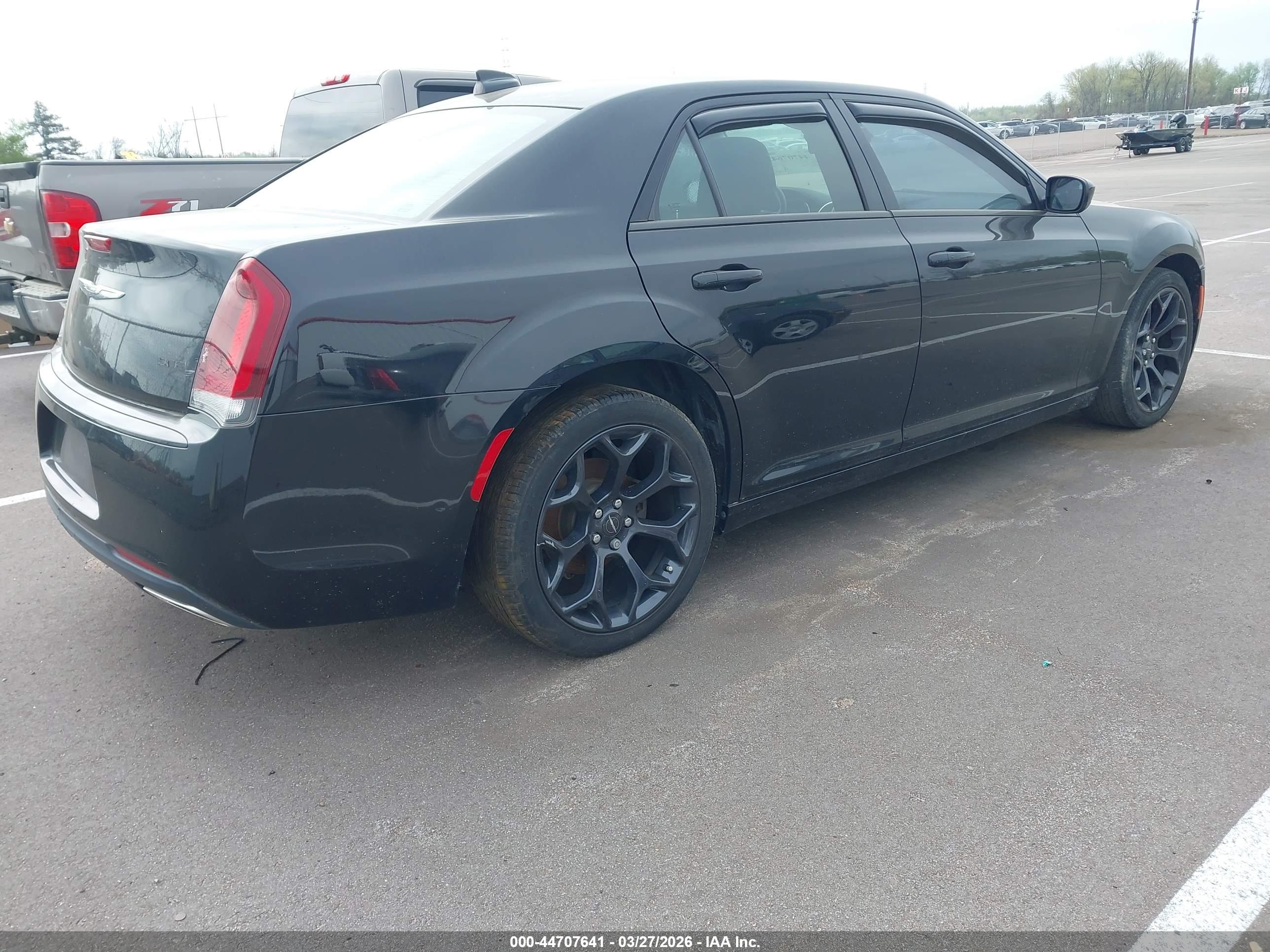 CHRYSLER 300 image 4