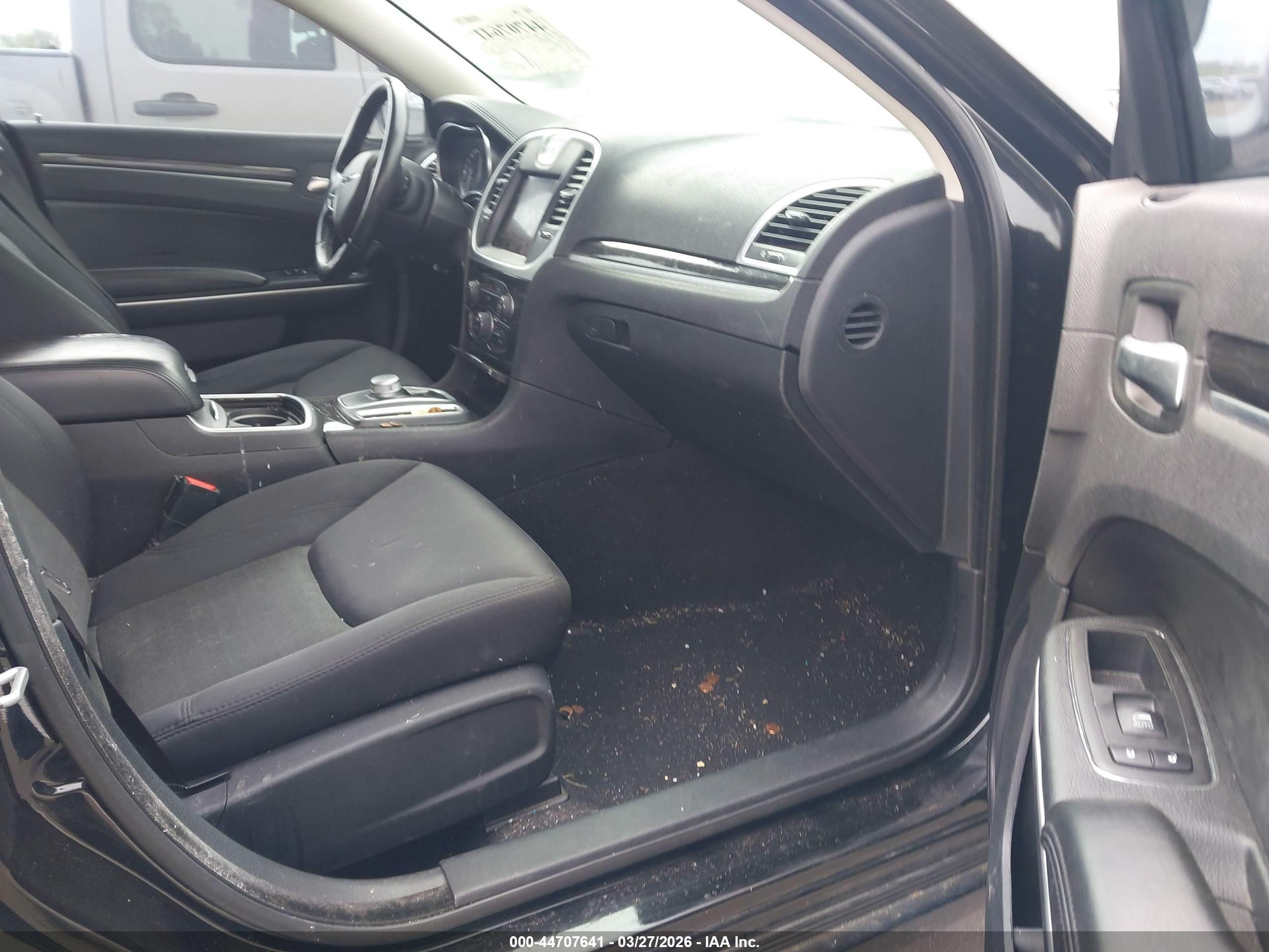 CHRYSLER 300 image 5
