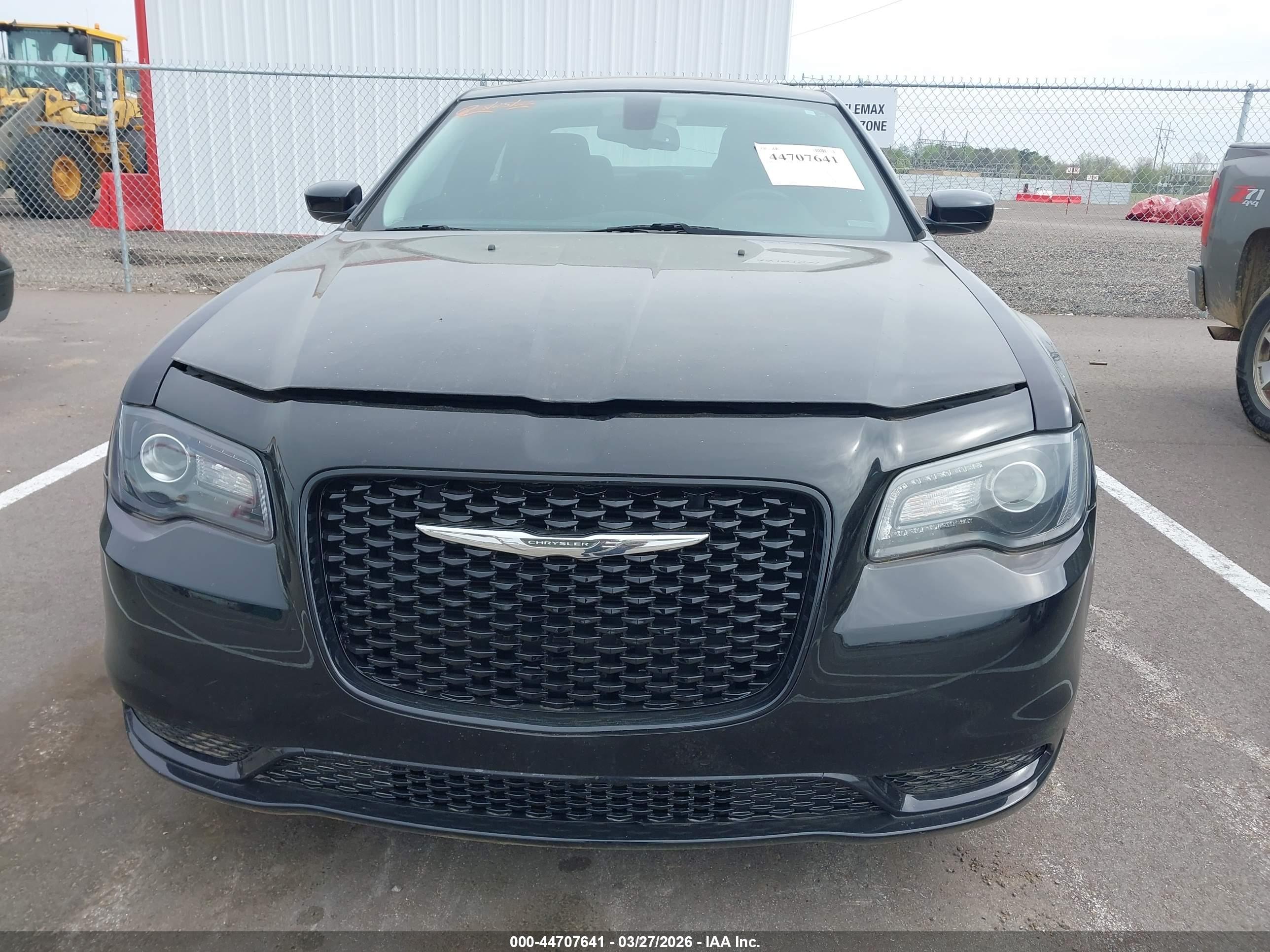 CHRYSLER 300 image 6