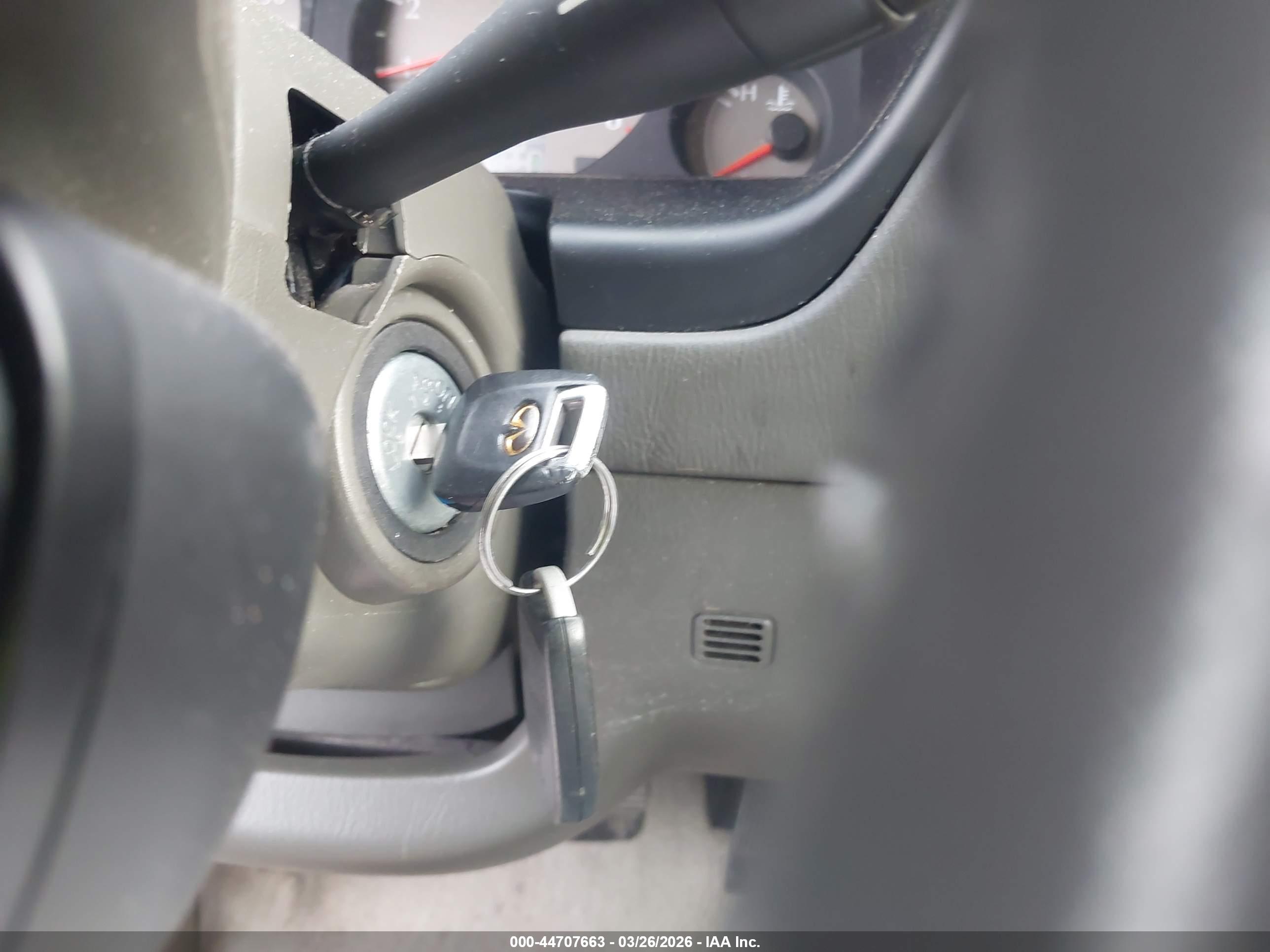 INFINITI QX4 image 11