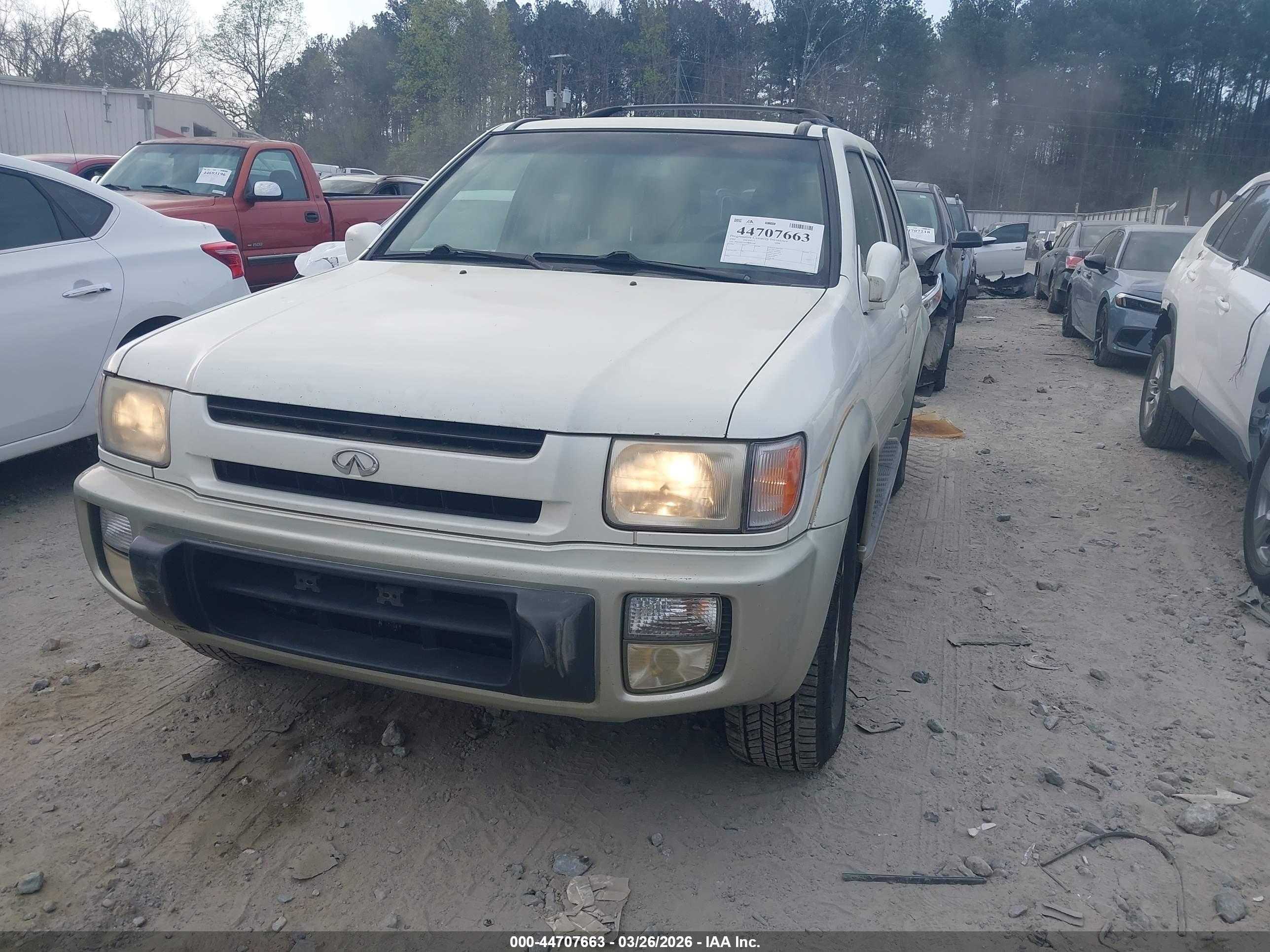 INFINITI QX4 image 2